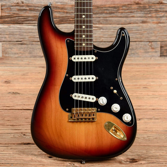 Fender Artist Stevie Ray Vaughan Stratocaster Sunburst 1993 Electric Guitars / Solid Body