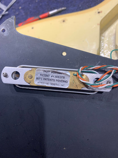 Fender Bronco Olympic White 1978 Electric Guitars / Solid Body