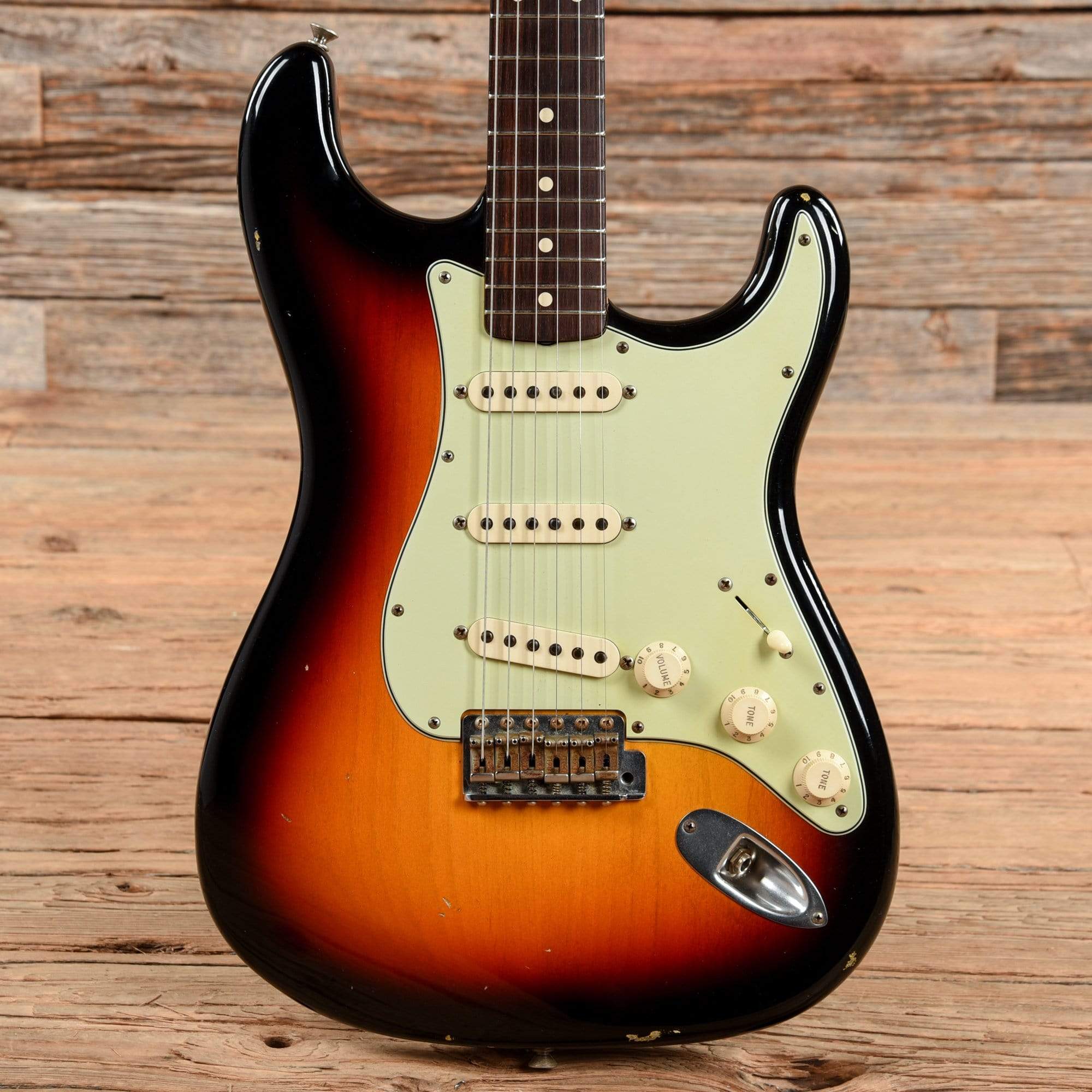 Fender Custom Shop 1960 Stratocaster Relic Sunburst 2006 Electric Guitars / Solid Body