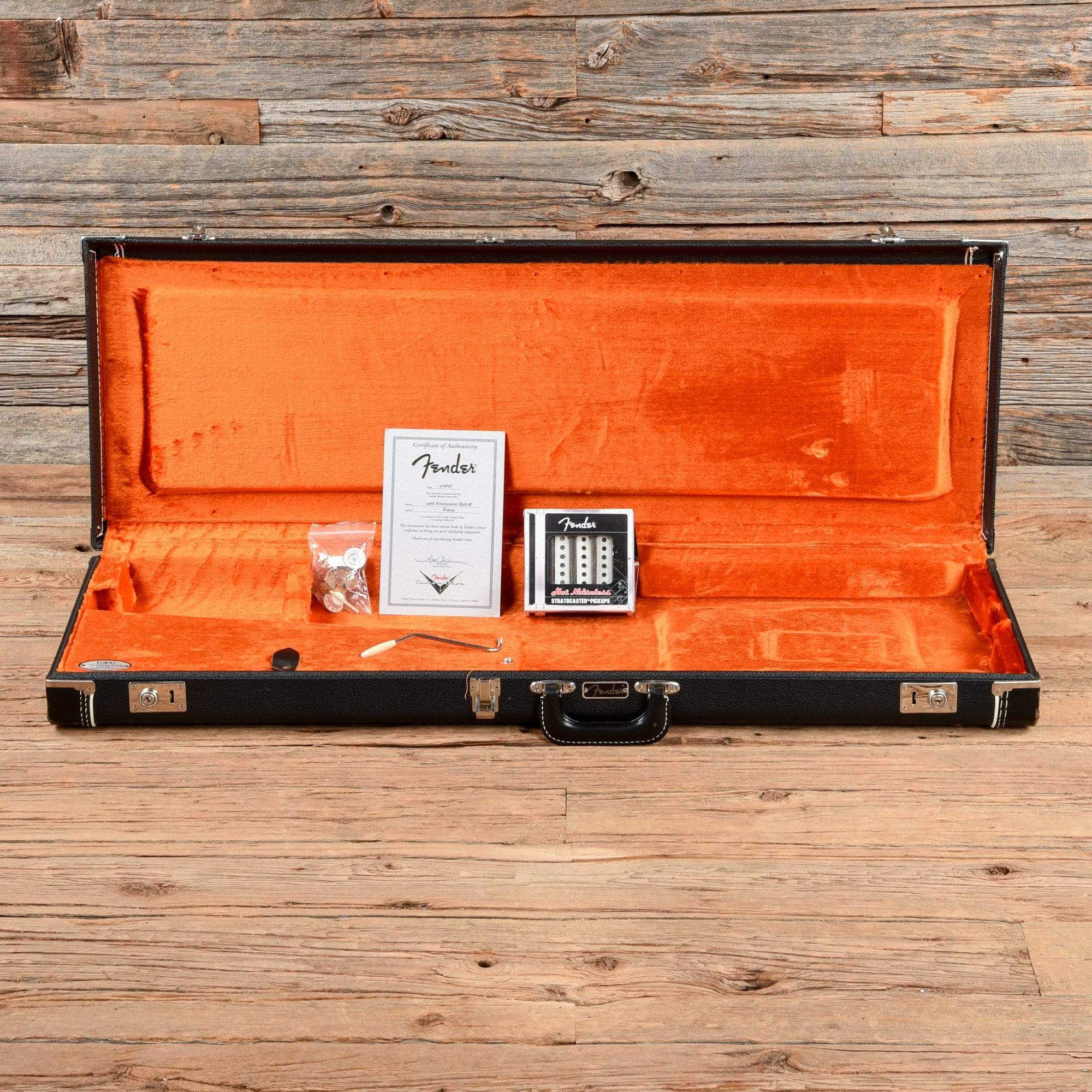 Fender Custom Shop 1966 Stratocaster Relic Black 2006 Electric Guitars / Solid Body