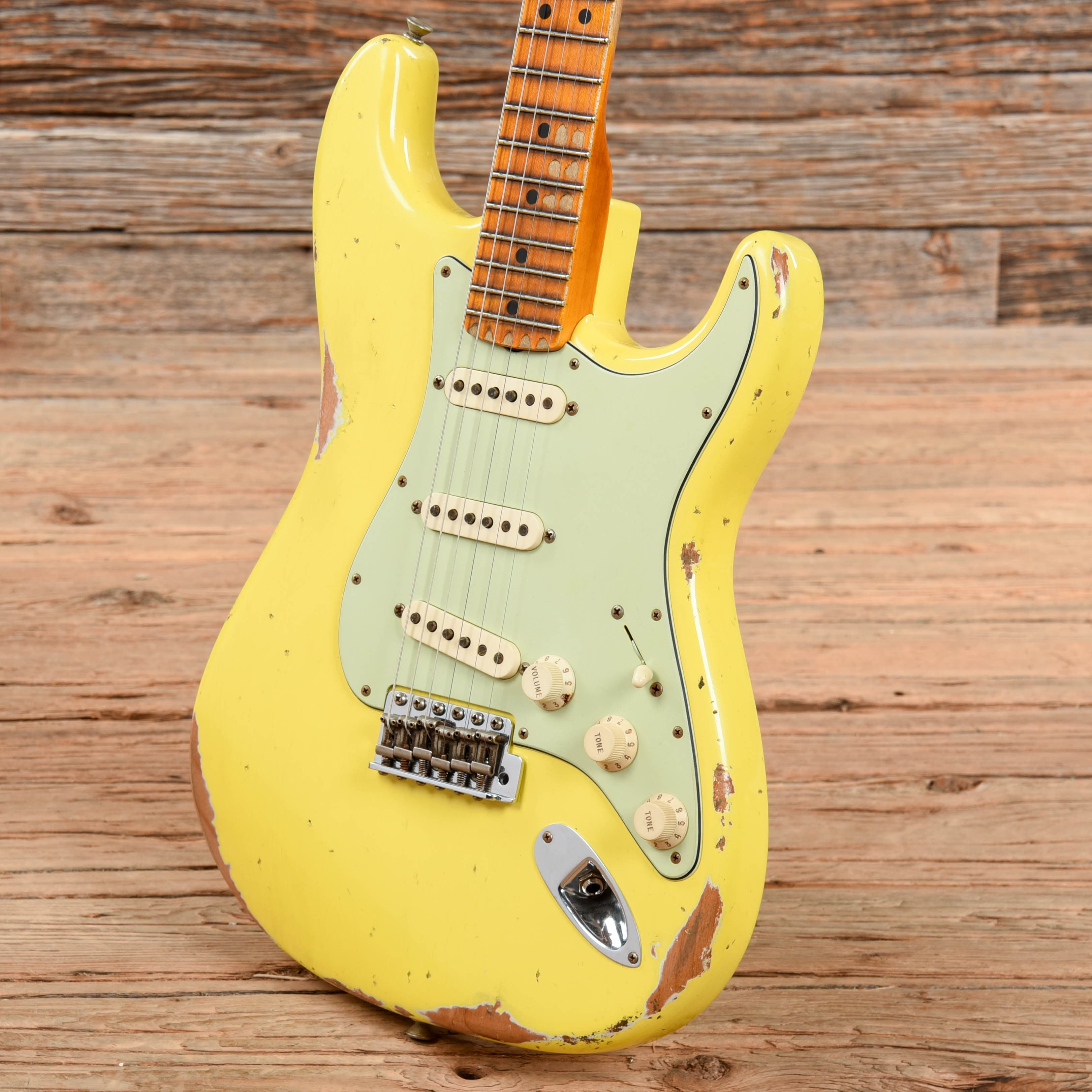 Fender Custom Shop '69 Stratocaster Heavy Relic w/ Reverse Headstock Yellow Heavy Relic 2016 Electric Guitars / Solid Body