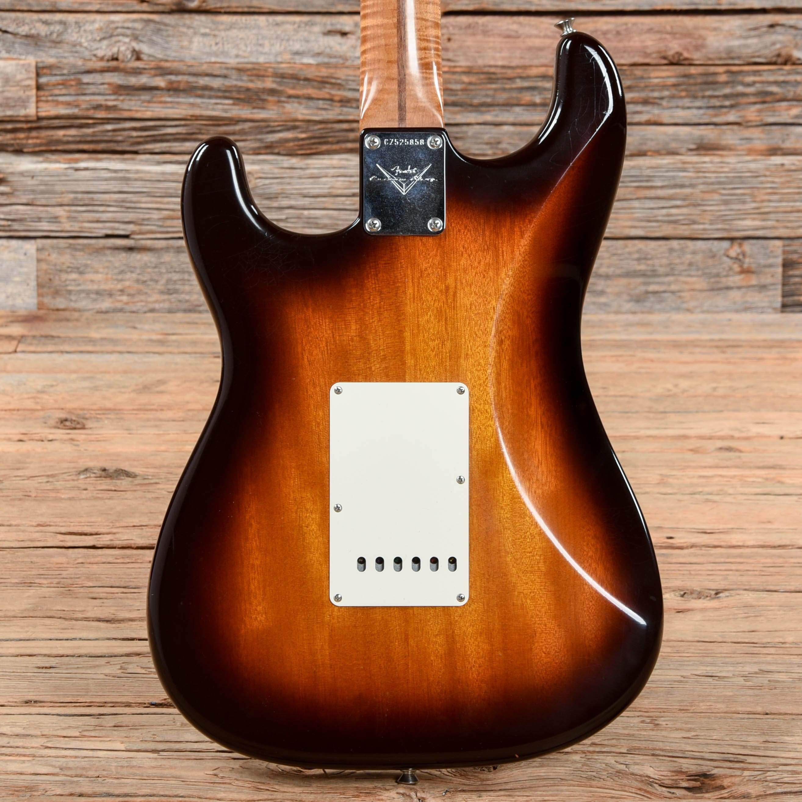 Fender Custom Shop Okume Stratocaster Closet Classic Masterbuilt by Dale Wilson 2-Tone Sunburst 2015 Electric Guitars / Solid Body