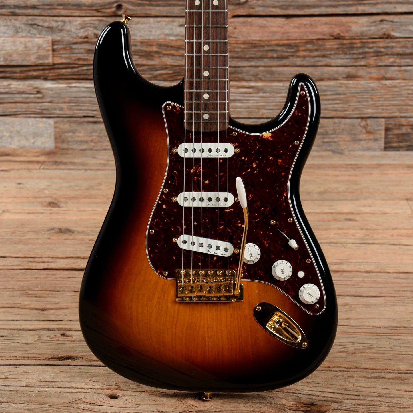 Fender Deluxe Players Stratocaster Sunburst 2009 Electric Guitars / Solid Body