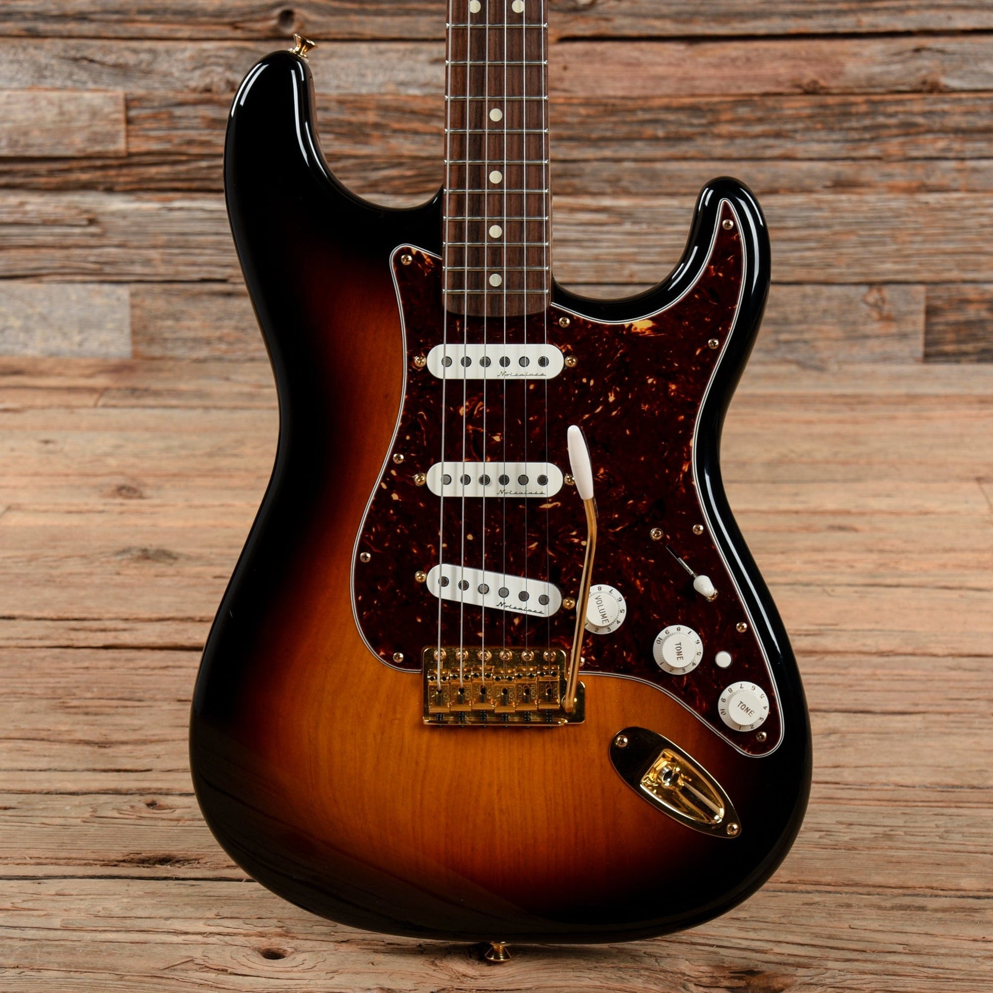 Fender Deluxe Players Stratocaster Sunburst 2009 Electric Guitars / Solid Body