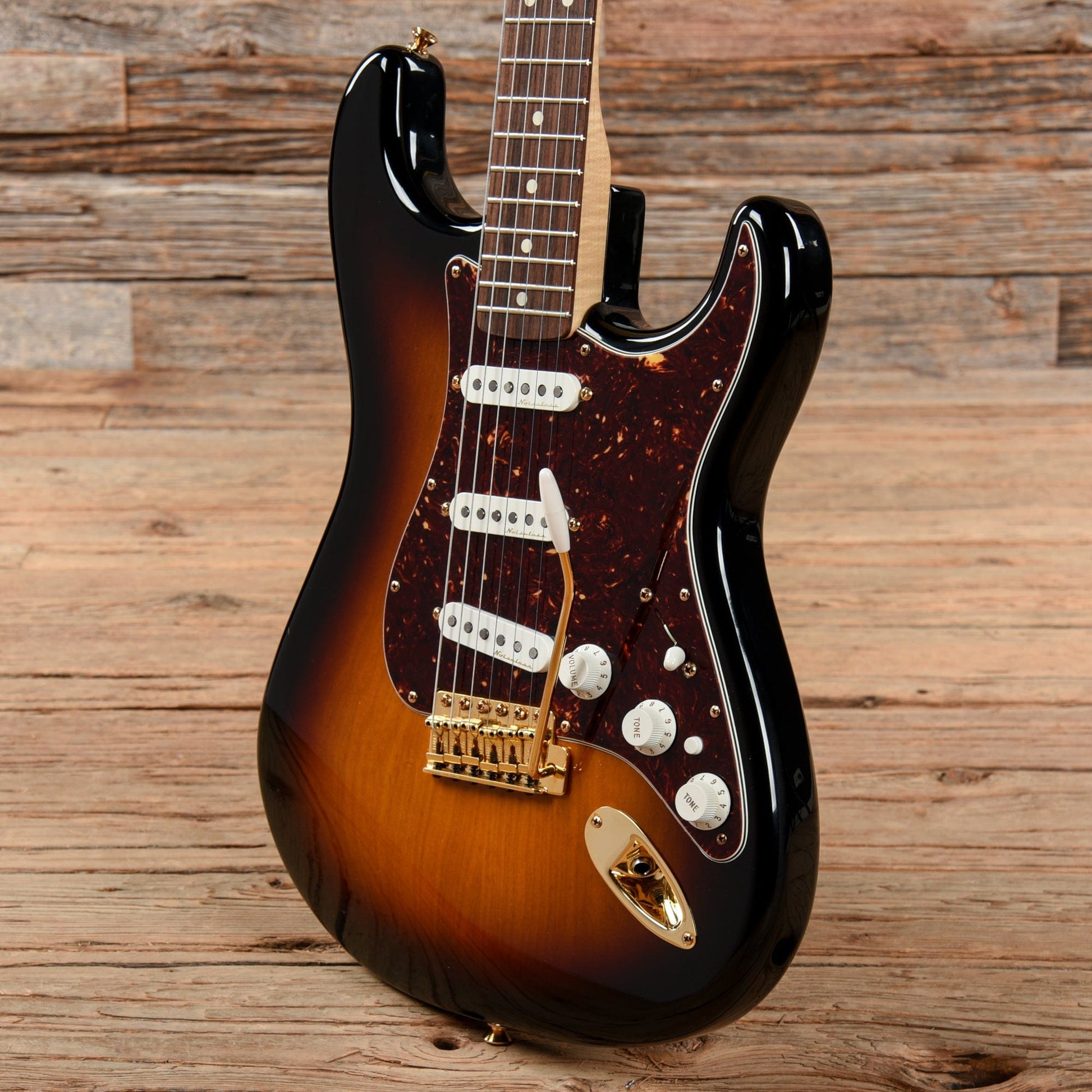 Fender Deluxe Players Stratocaster Sunburst 2009 Electric Guitars / Solid Body