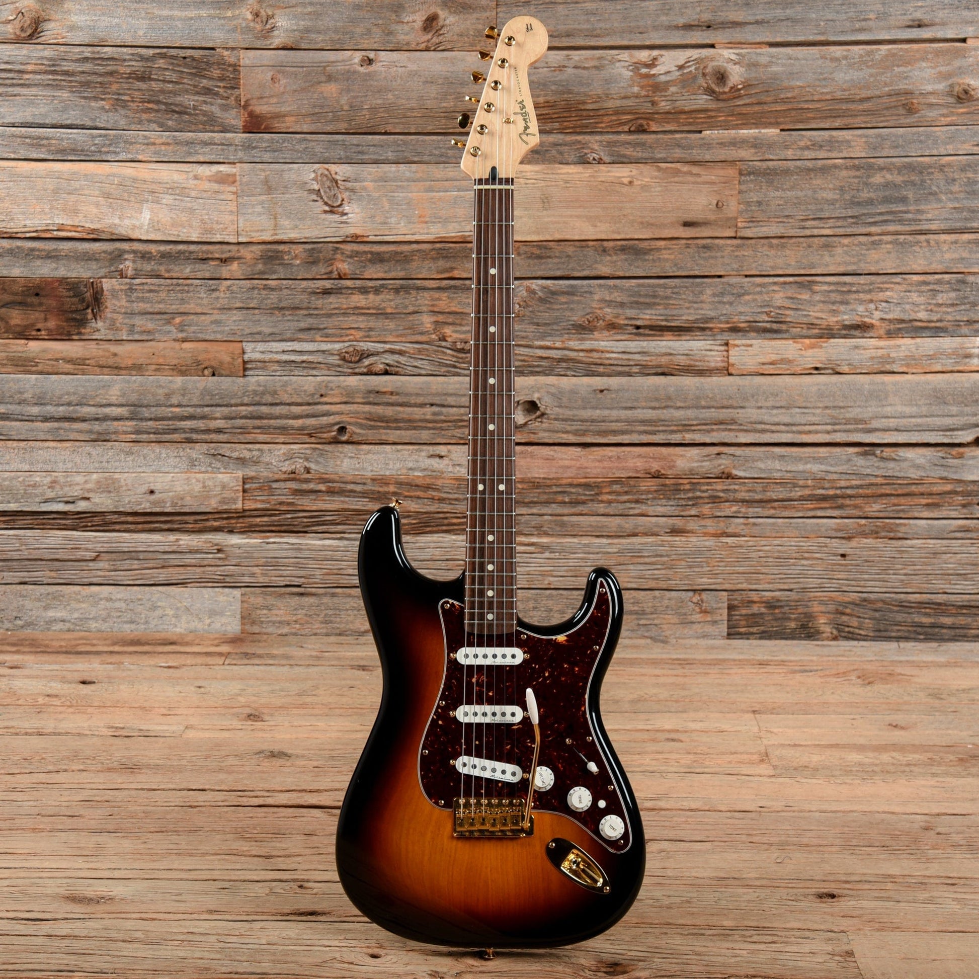 Fender Deluxe Players Stratocaster Sunburst 2009 Electric Guitars / Solid Body