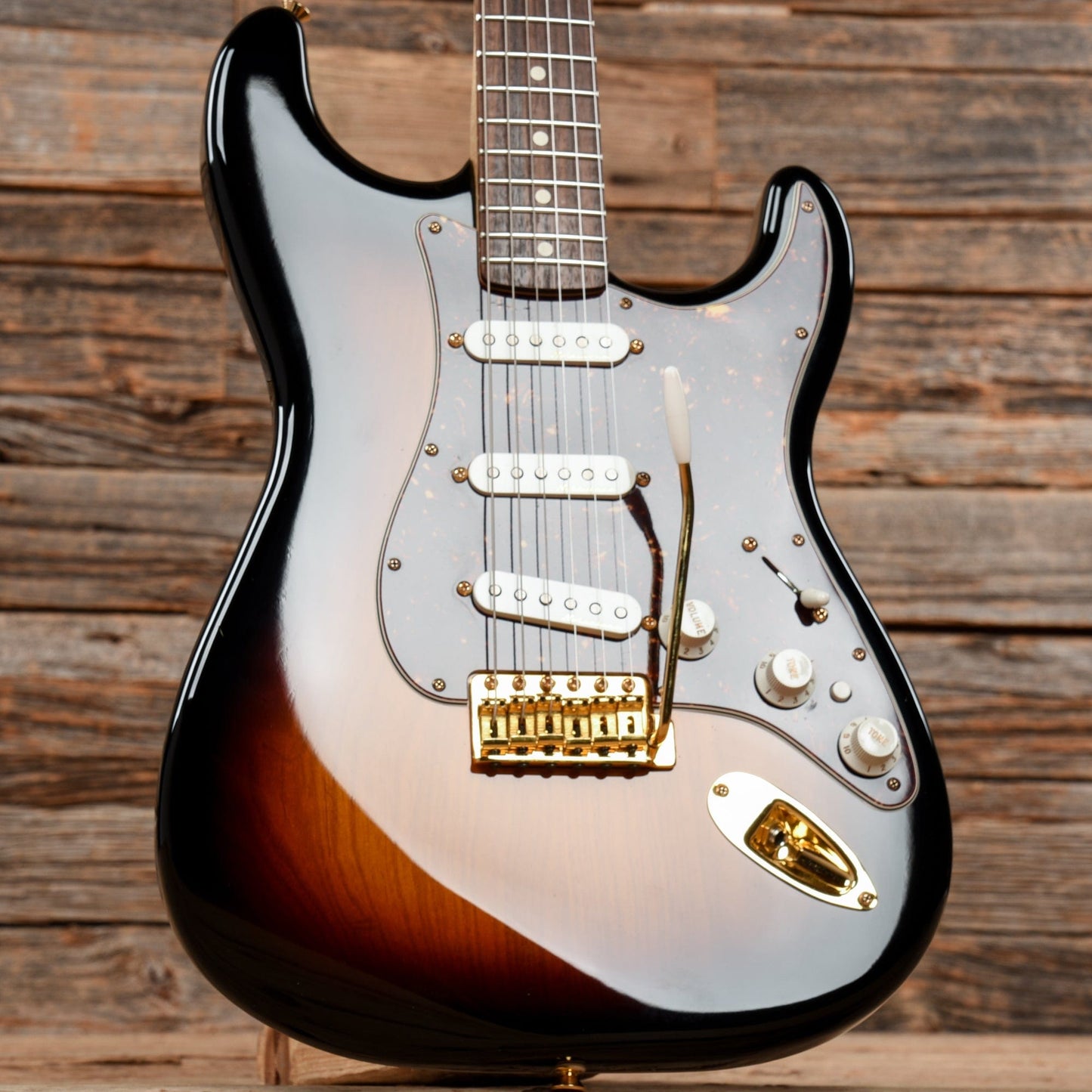 Fender Deluxe Players Stratocaster Sunburst 2009 Electric Guitars / Solid Body