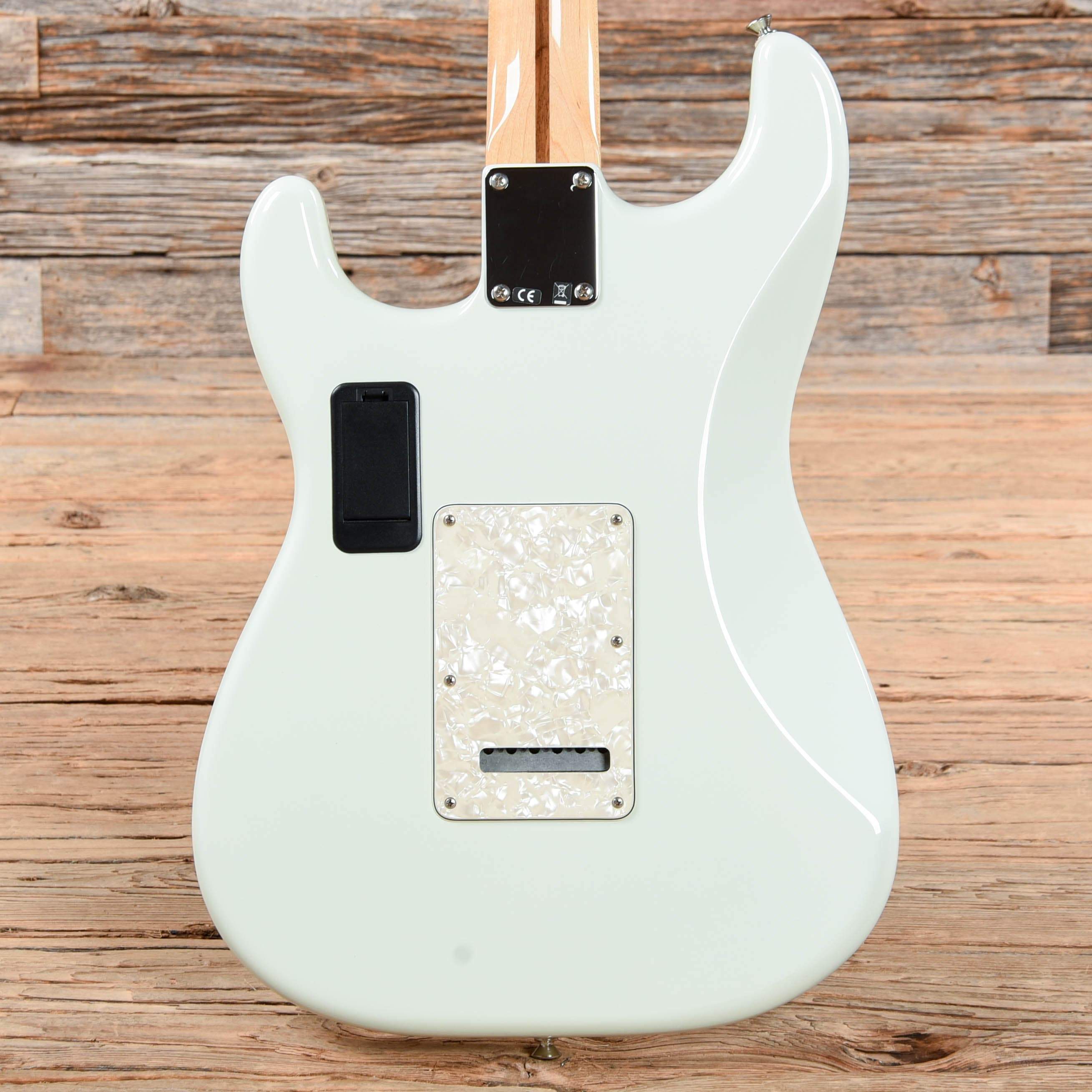 Fender Deluxe Roadhouse Stratocaster Sonic Blue 2014 Electric Guitars / Solid Body