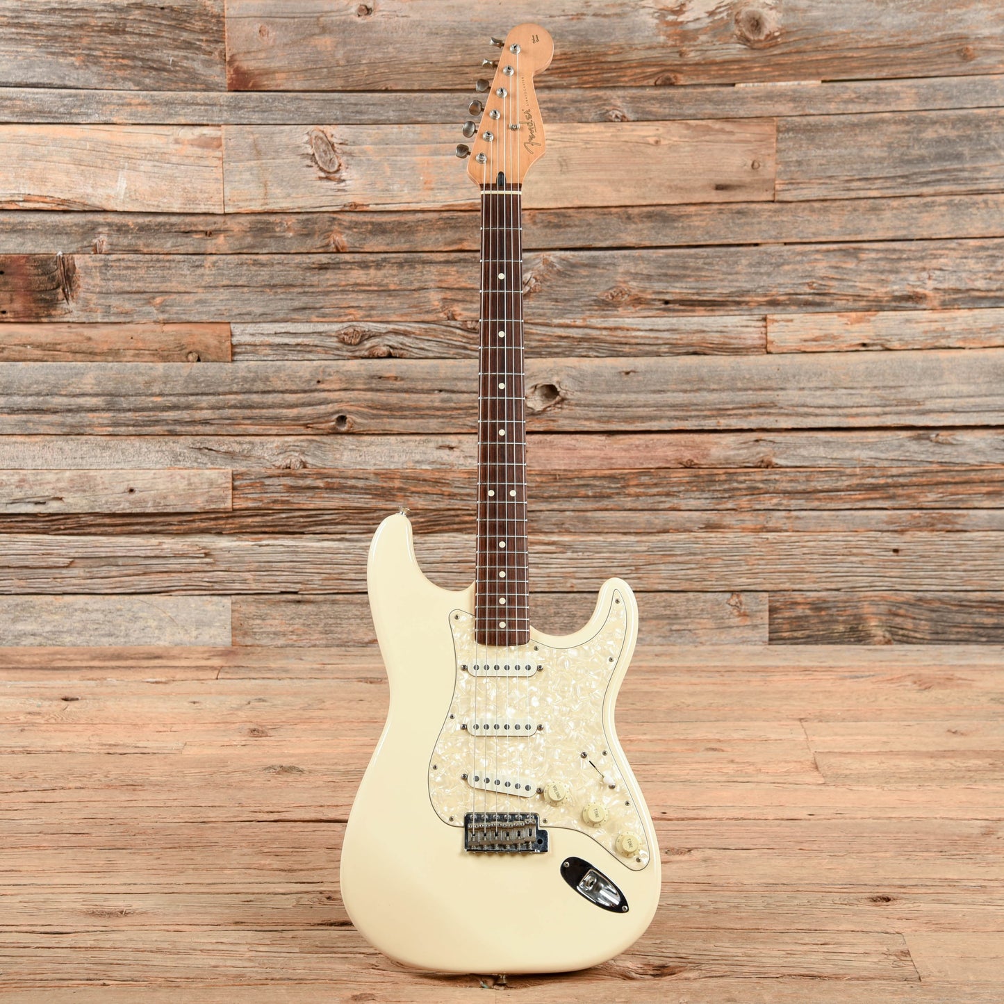 Fender Deluxe Series Stratocaster White 1997 Electric Guitars / Solid Body