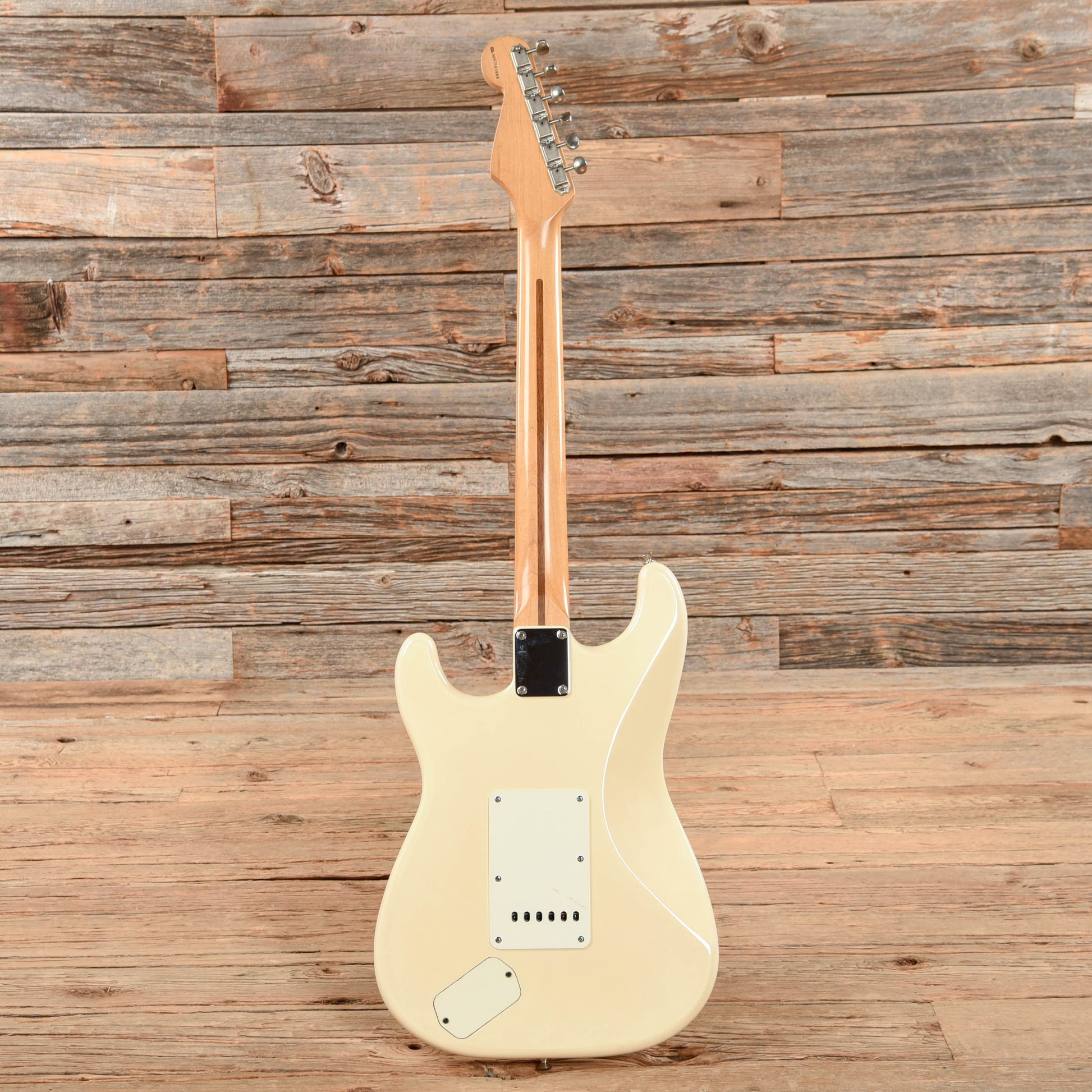 Fender Deluxe Series Stratocaster White 1997 Electric Guitars / Solid Body