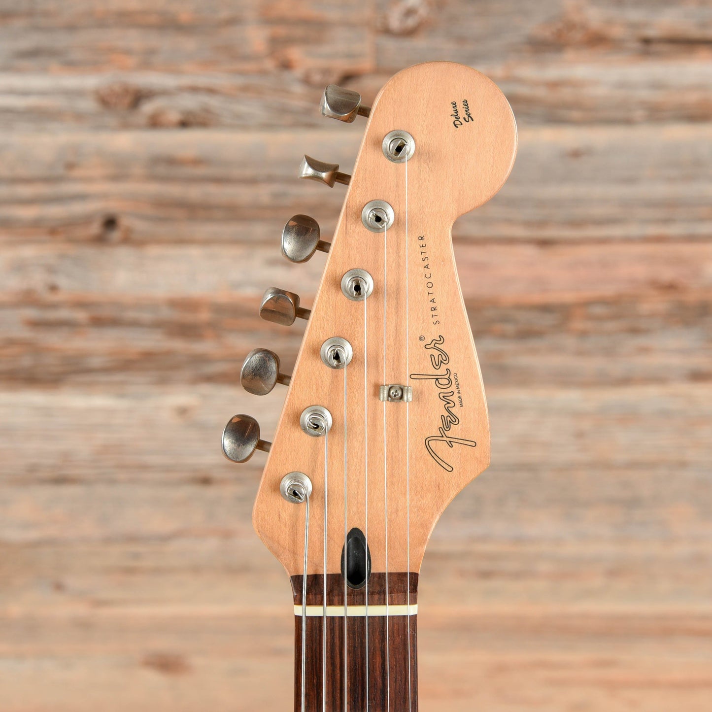 Fender Deluxe Series Stratocaster White 1997 Electric Guitars / Solid Body