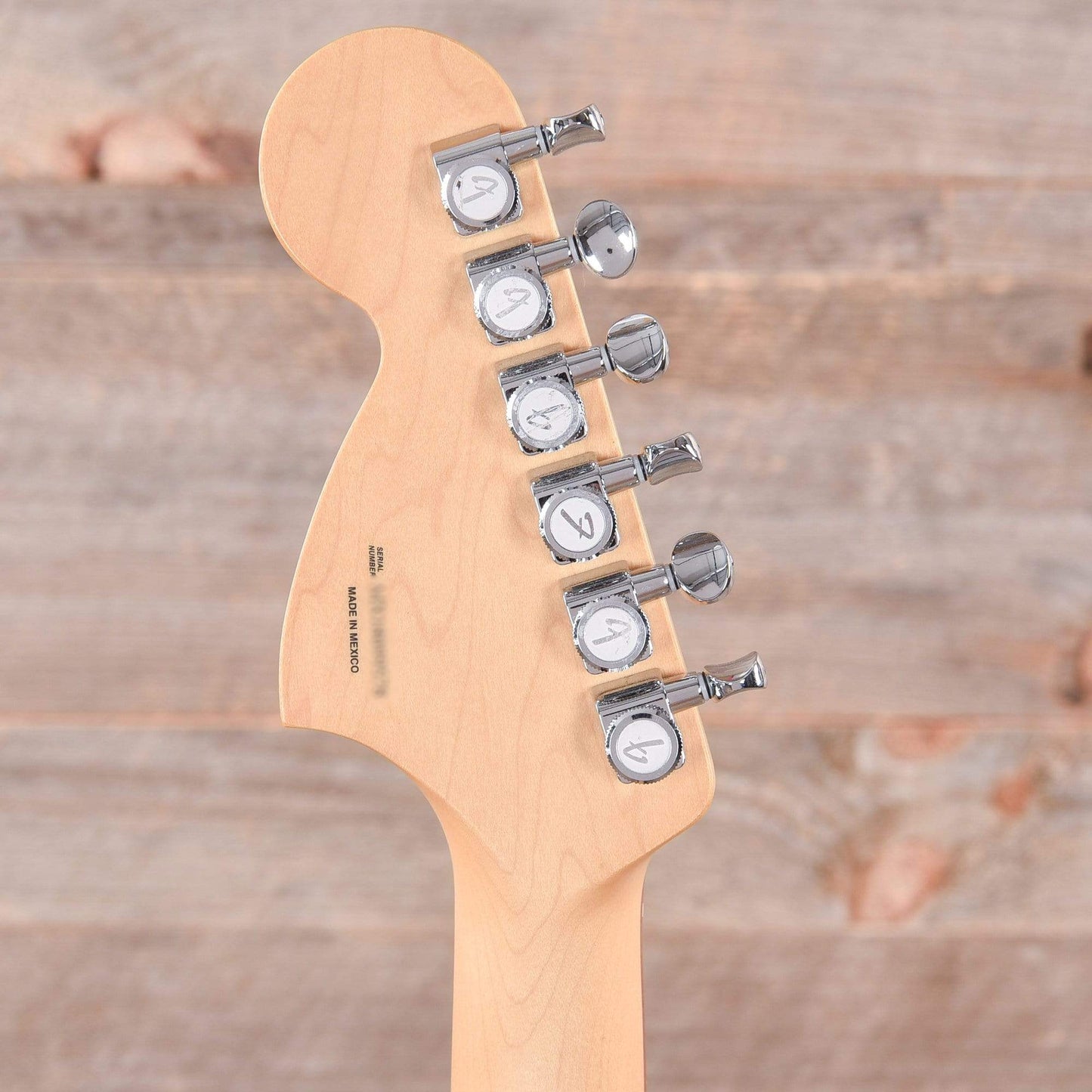 Fender Deluxe Stratocaster Black Electric Guitars / Solid Body