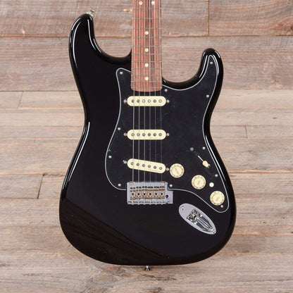 Fender Deluxe Stratocaster Black Electric Guitars / Solid Body