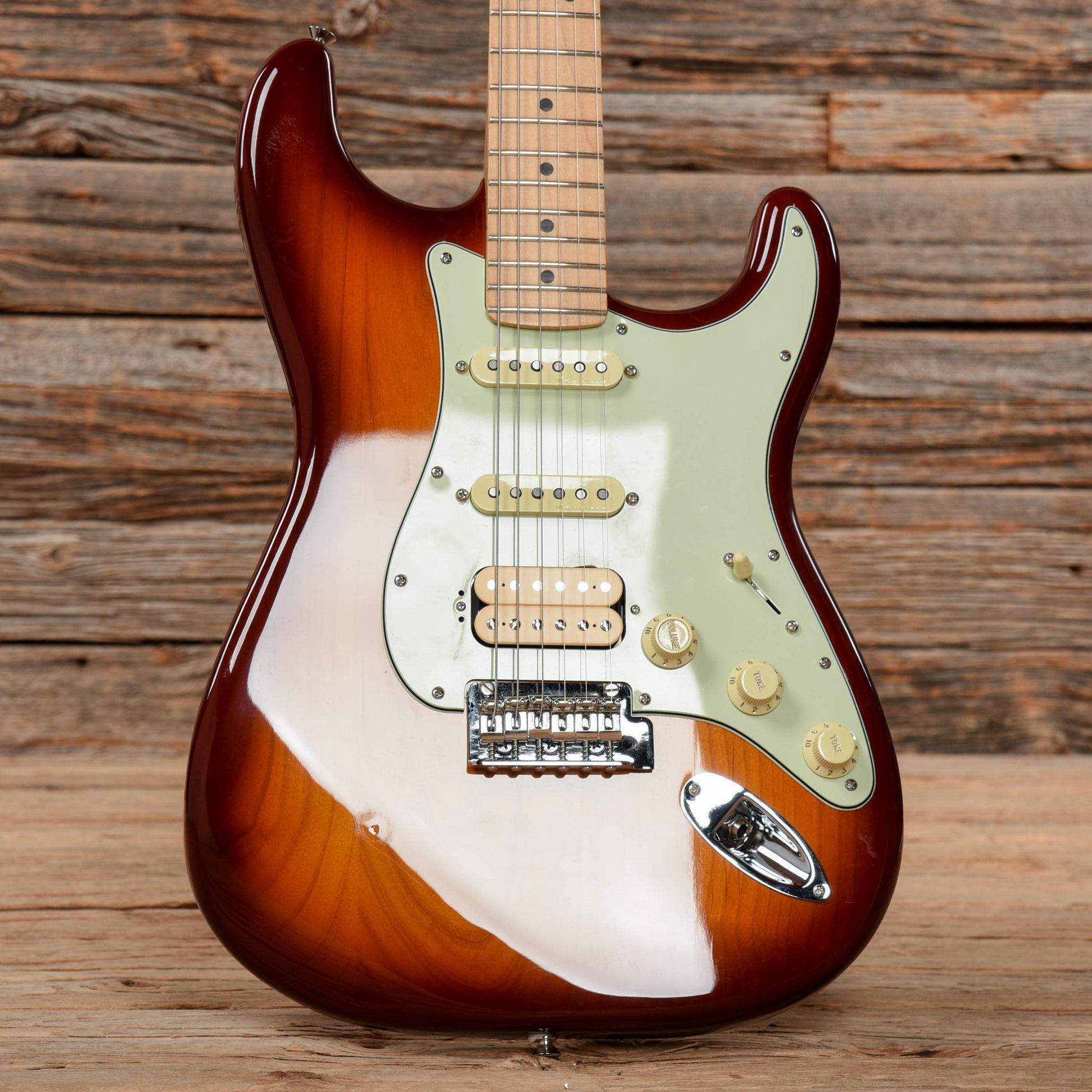 Fender Deluxe Stratocaster HSS Sunburst 2020 Electric Guitars / Solid Body