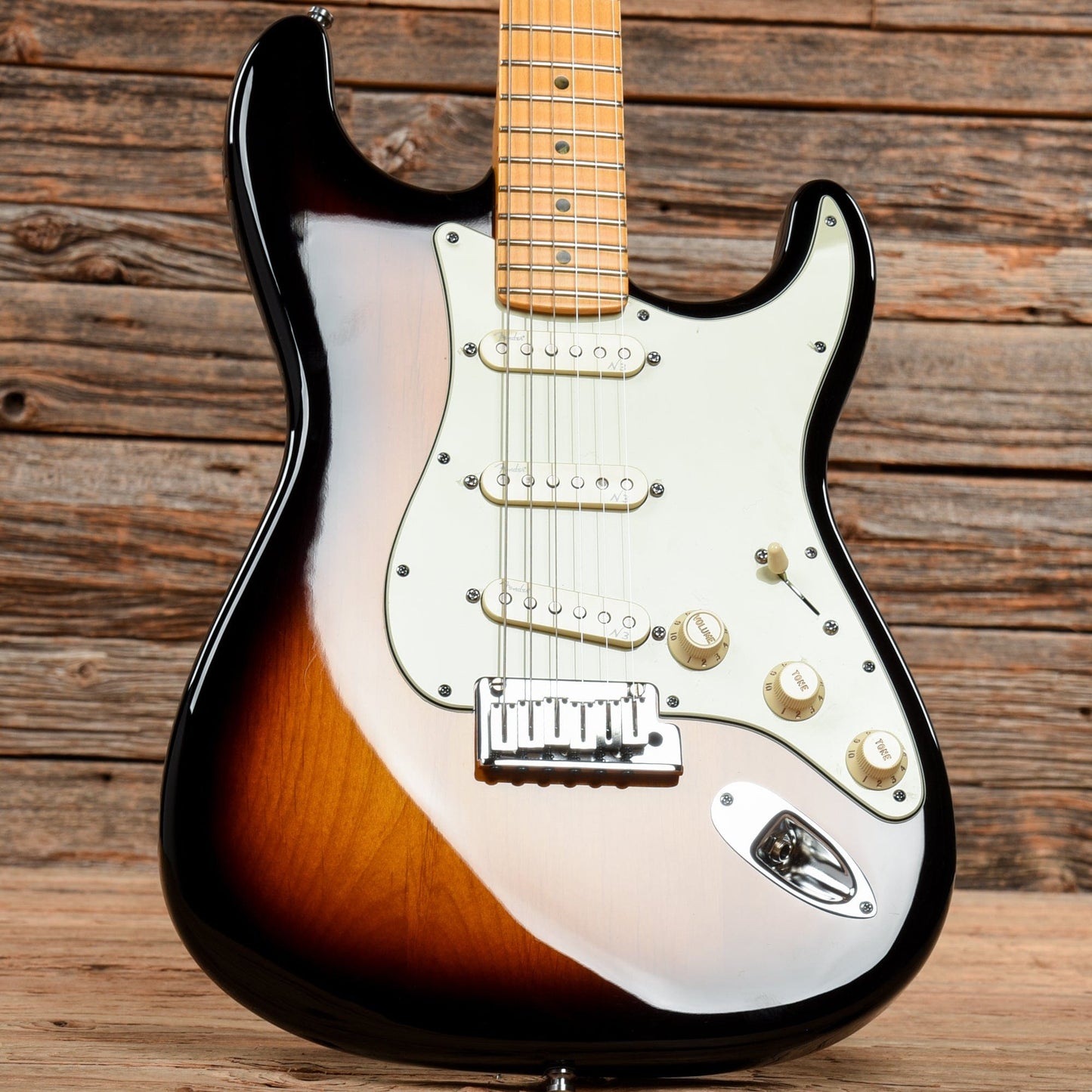 Fender Deluxe USA Stratocaster V Neck Sunburst 2011 Electric Guitars / Solid Body