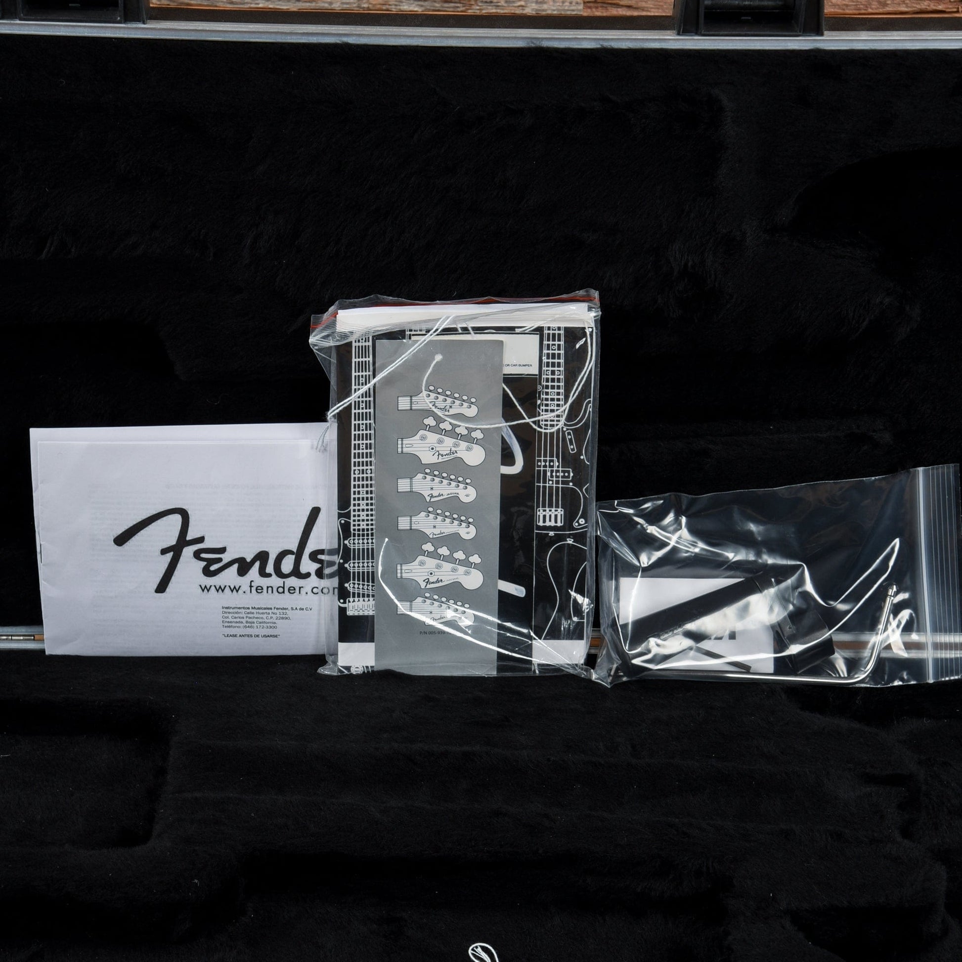 Fender Deluxe USA Stratocaster V Neck Sunburst 2011 Electric Guitars / Solid Body