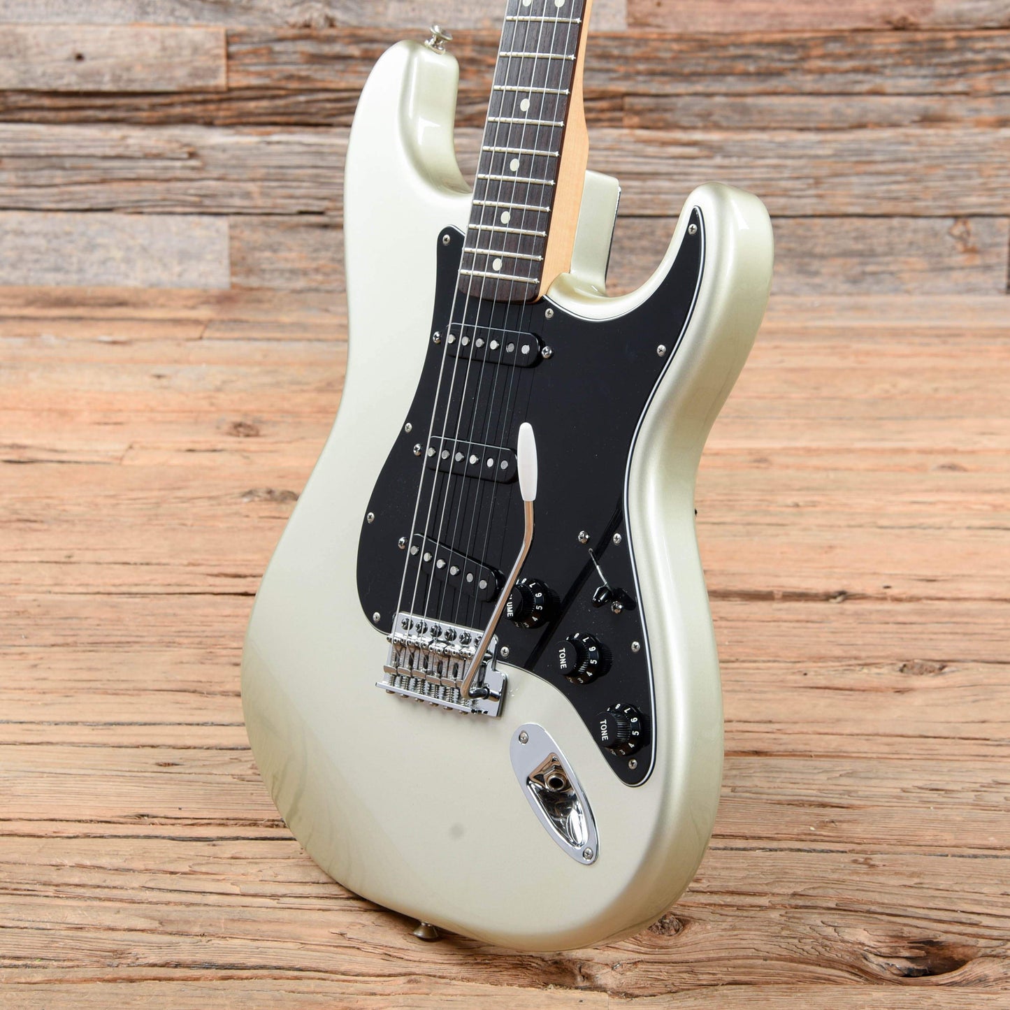 Fender FSR Standard Stratocaster Platinum 2014 Electric Guitars / Solid Body