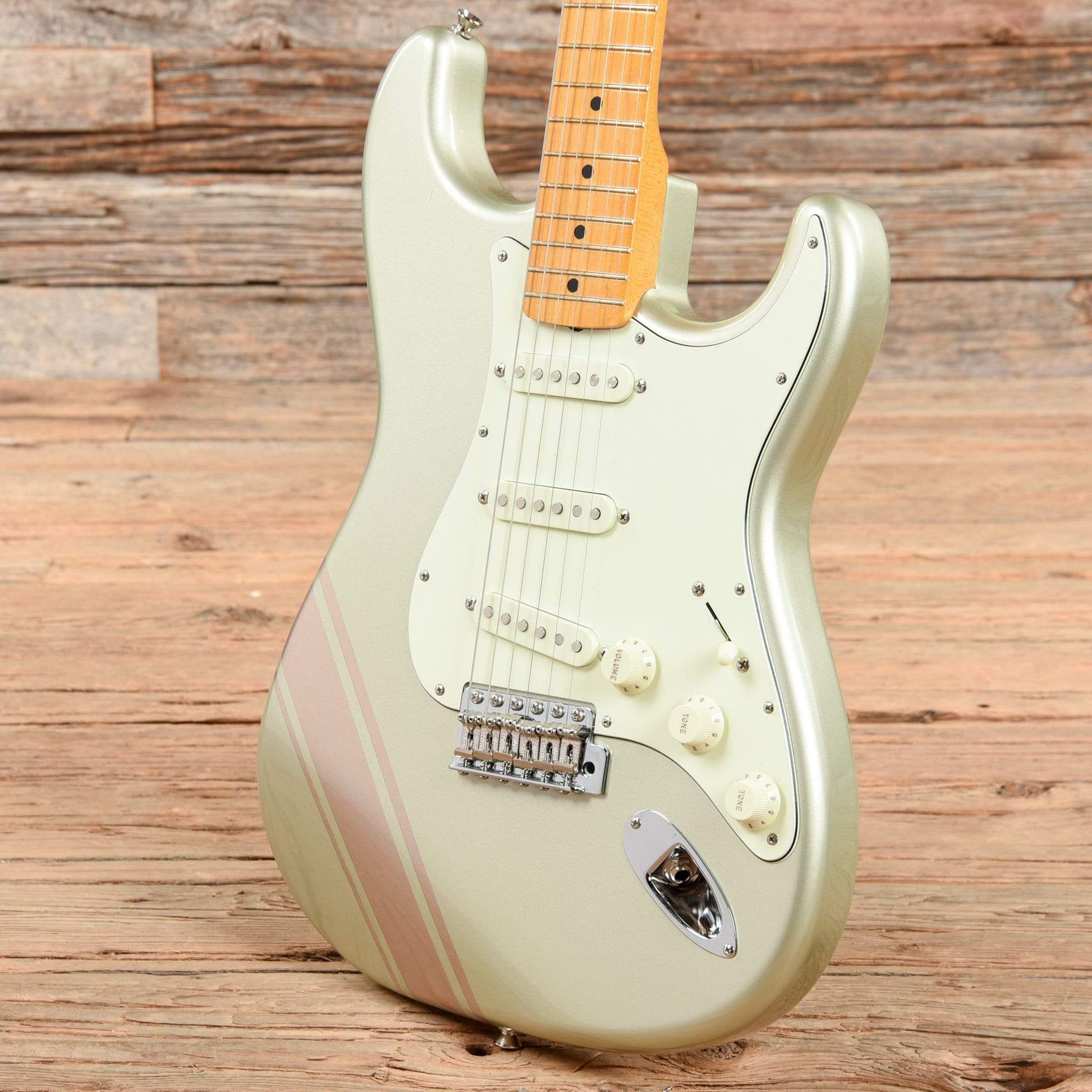 Fender FSR Traditional 50s Stratocaster with Competition Stripe Inca Silver with Shoreline Gold Stripes 2018 Electric Guitars / Solid Body