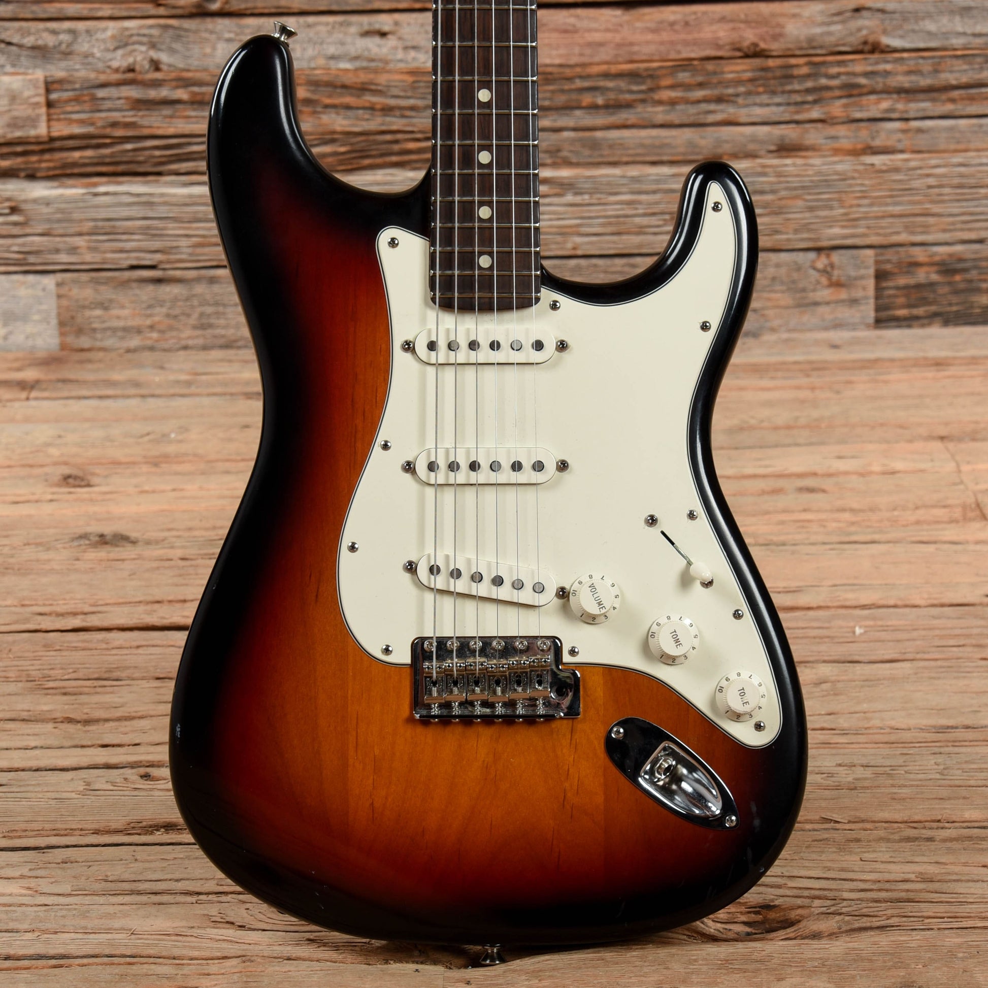 Fender Highway One Stratocaster Sunburst 2007 Electric Guitars / Solid Body