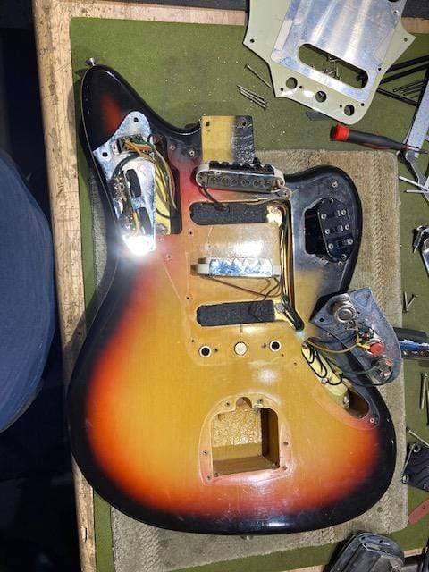 Fender Jaguar Sunburst 1965 Electric Guitars / Solid Body
