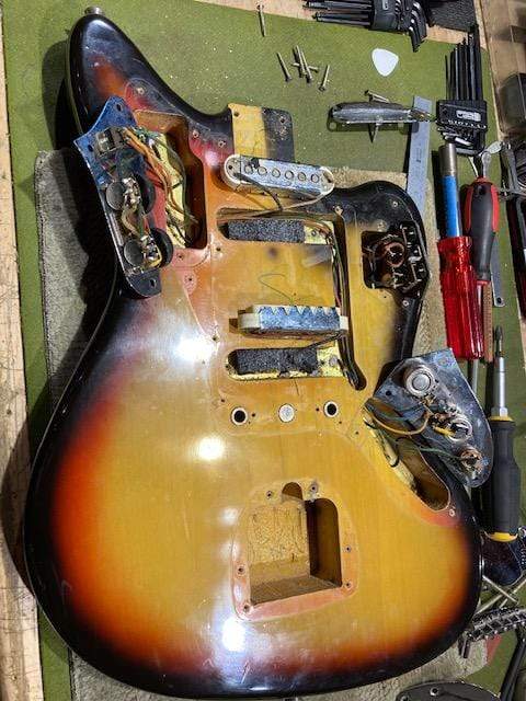 Fender Jaguar Sunburst 1965 Electric Guitars / Solid Body