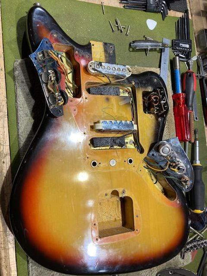 Fender Jaguar Sunburst 1965 Electric Guitars / Solid Body
