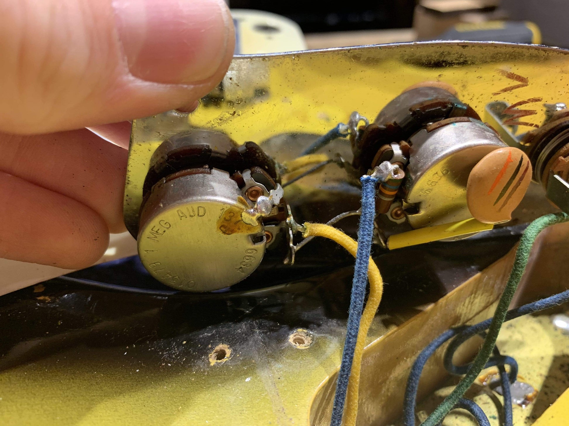 Fender Jaguar Sunburst 1966 Electric Guitars / Solid Body