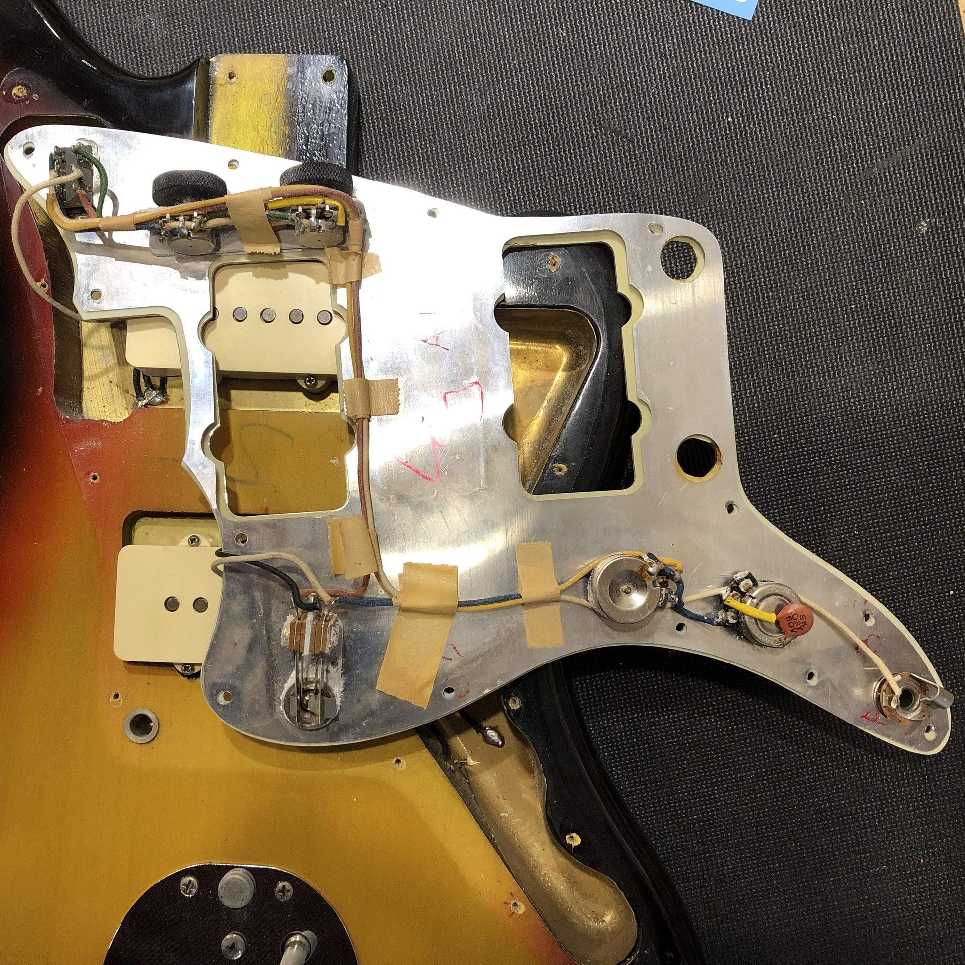 Fender Jazzmaster Sunburst 1965 Electric Guitars / Solid Body