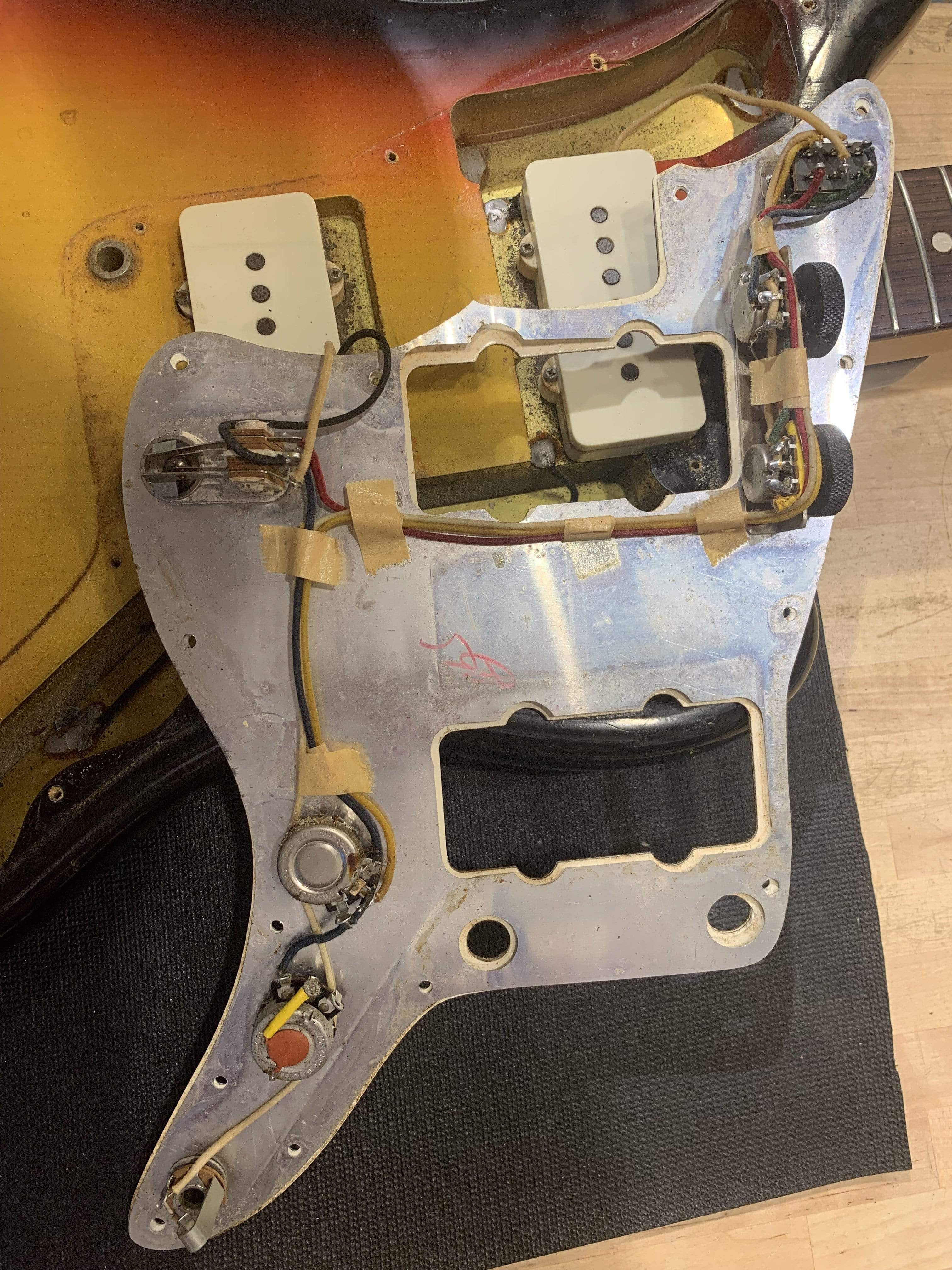 Fender Jazzmaster Sunburst 1965 Electric Guitars / Solid Body