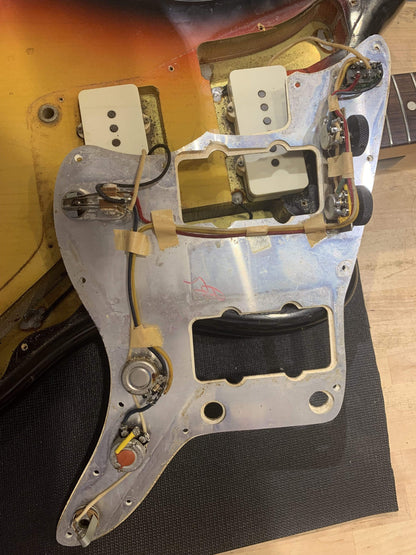 Fender Jazzmaster Sunburst 1965 Electric Guitars / Solid Body