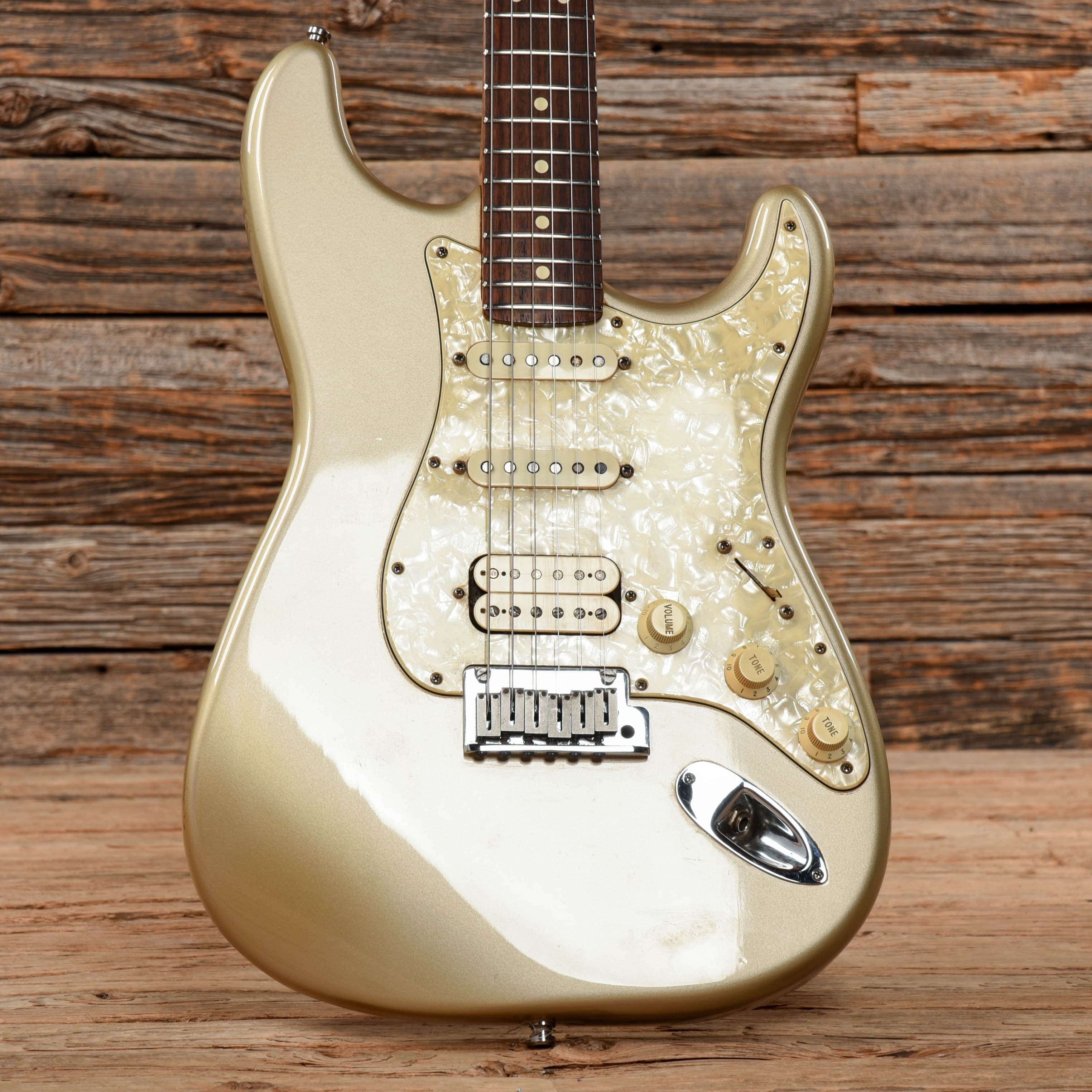 Fender Lonestar Stratocaster Gold 1997 Electric Guitars / Solid Body