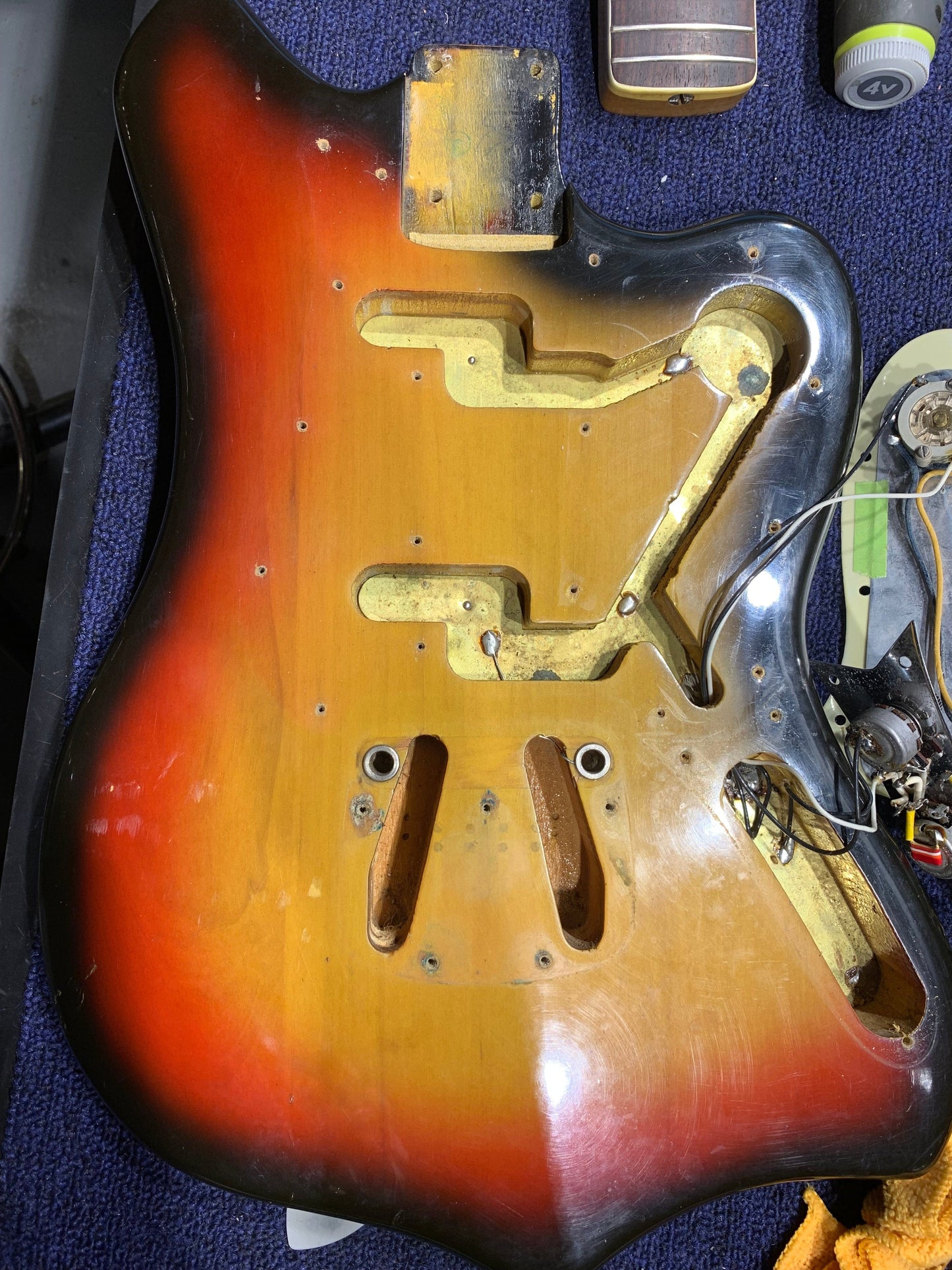 Fender Maverick Sunburst 1969 Electric Guitars / Solid Body