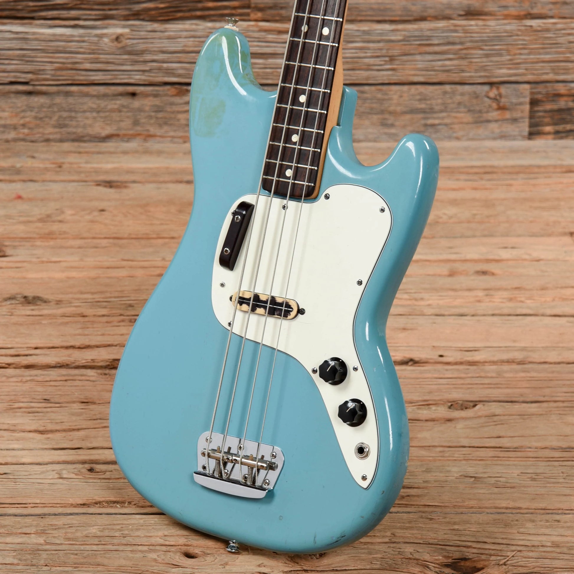 Fender Musicmaster Bass Daphne Blue 1973 – Chicago Music Exchange Fender Musicmaster Bass Daphne Blue 1973 – Chicago Music Exchange