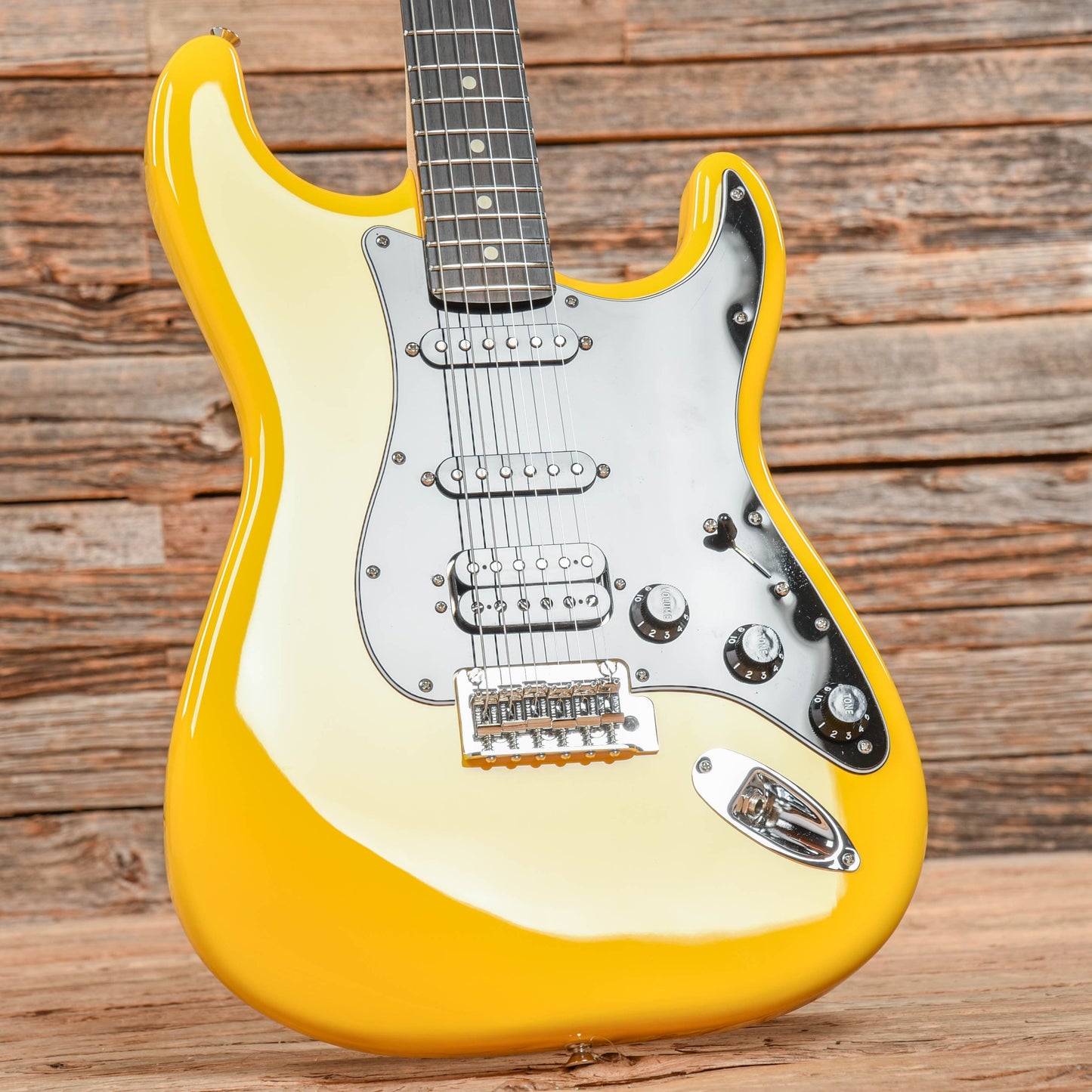 Fender Player Stratocaster Graffiti Yellow 2022 Electric Guitars / Solid Body