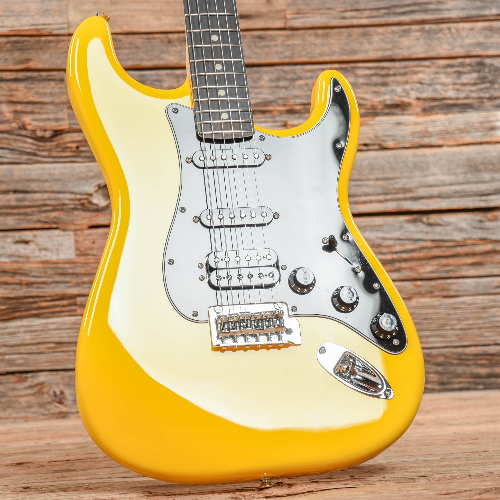Fender Player Stratocaster Graffiti Yellow 2022 Electric Guitars / Solid Body