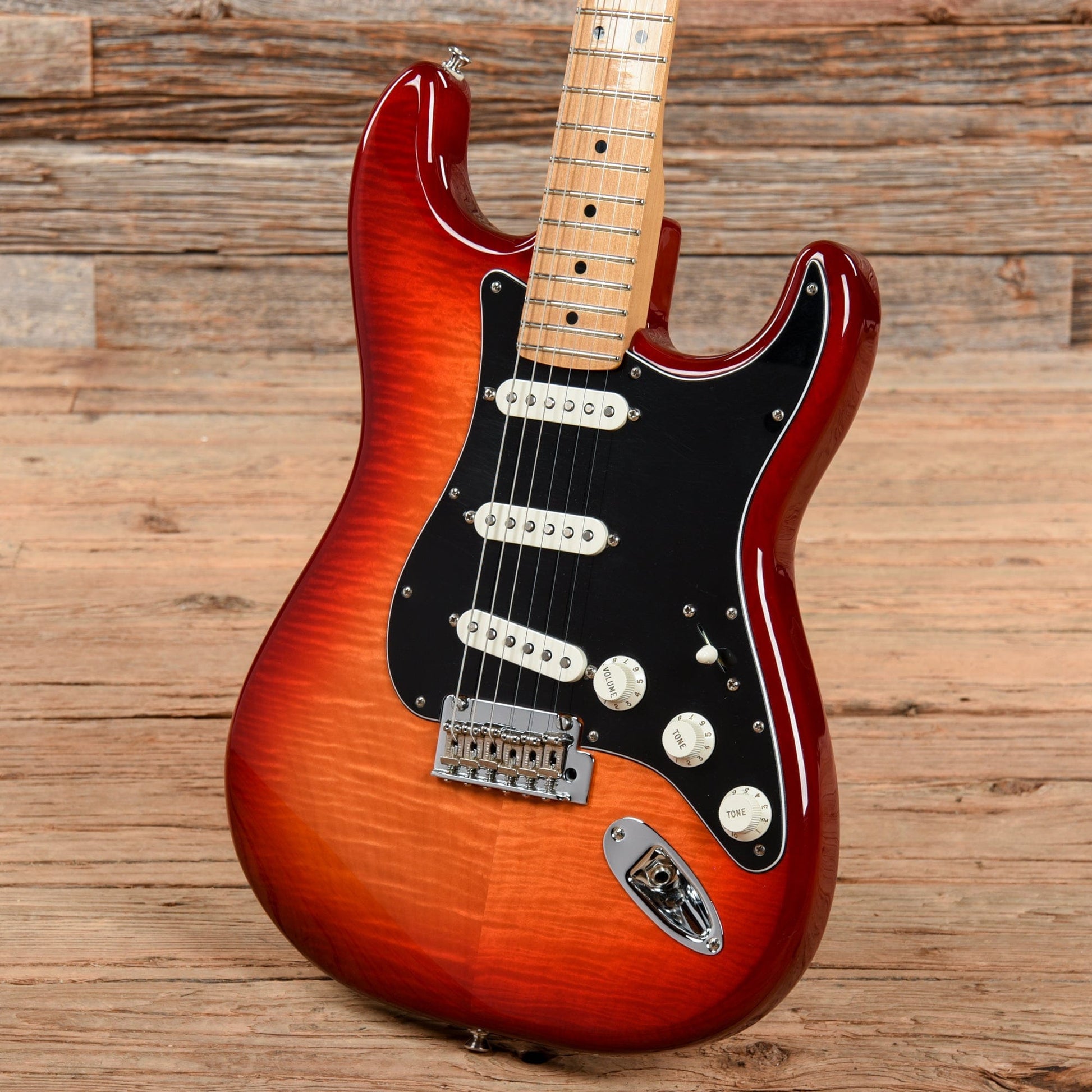 Fender Player Stratocaster Plus Top Aged Cherry Burst 2019 Electric Guitars / Solid Body