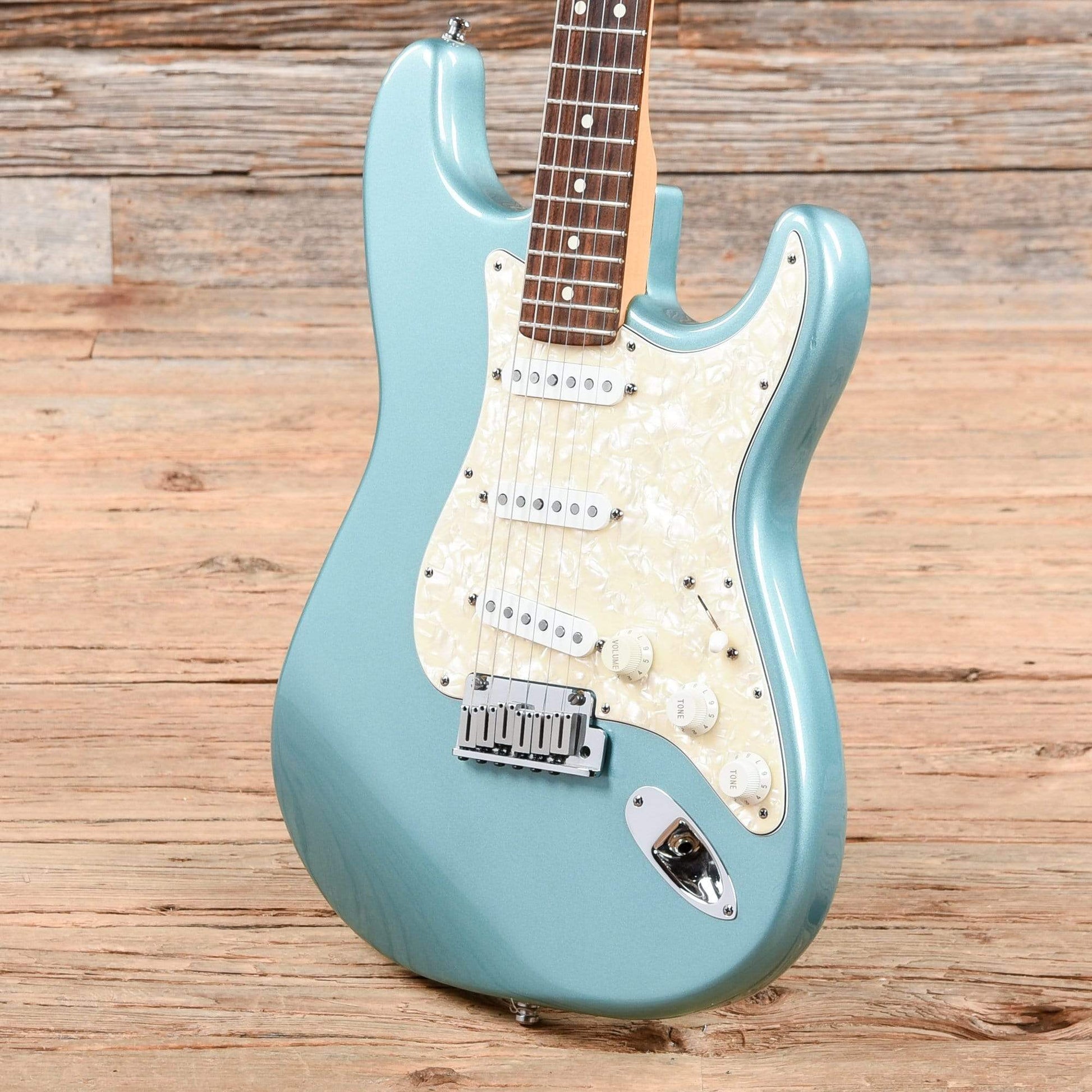 Fender Roadhouse Stratocaster Teal Green Metallic 1997 Electric Guitars / Solid Body