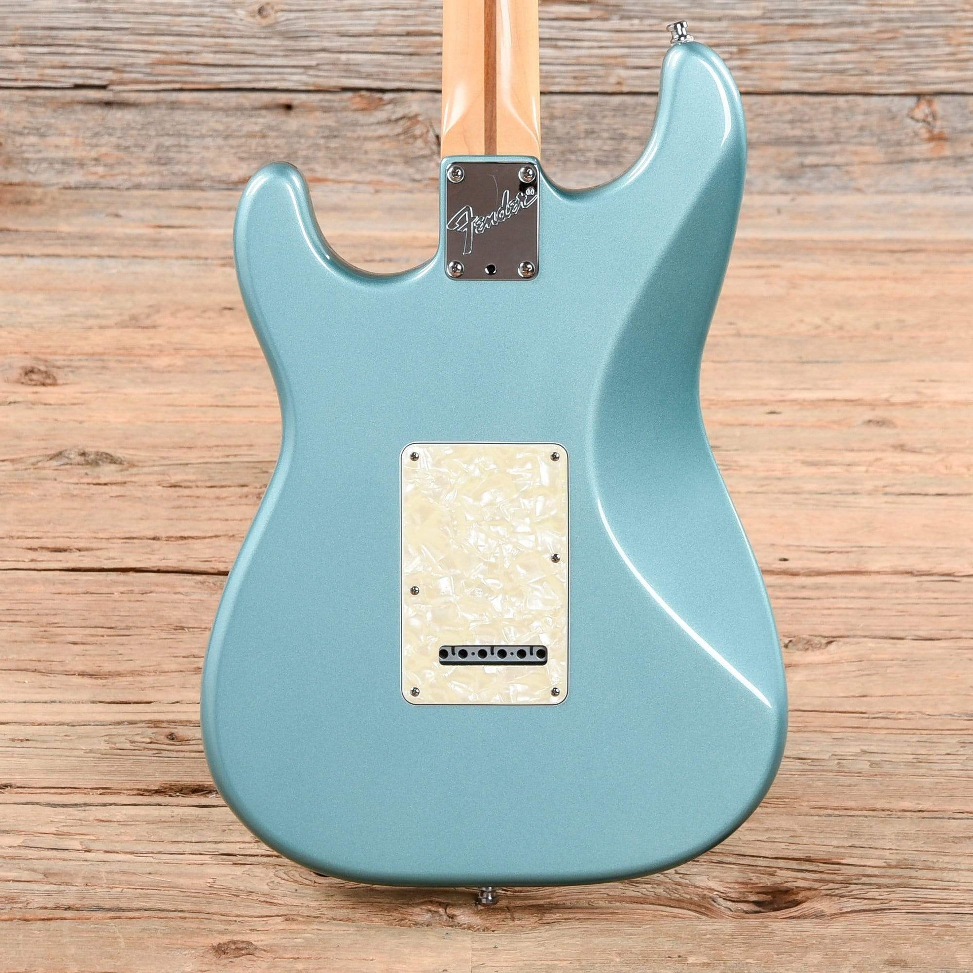 Fender Roadhouse Stratocaster Teal Green Metallic 1997 Electric Guitars / Solid Body