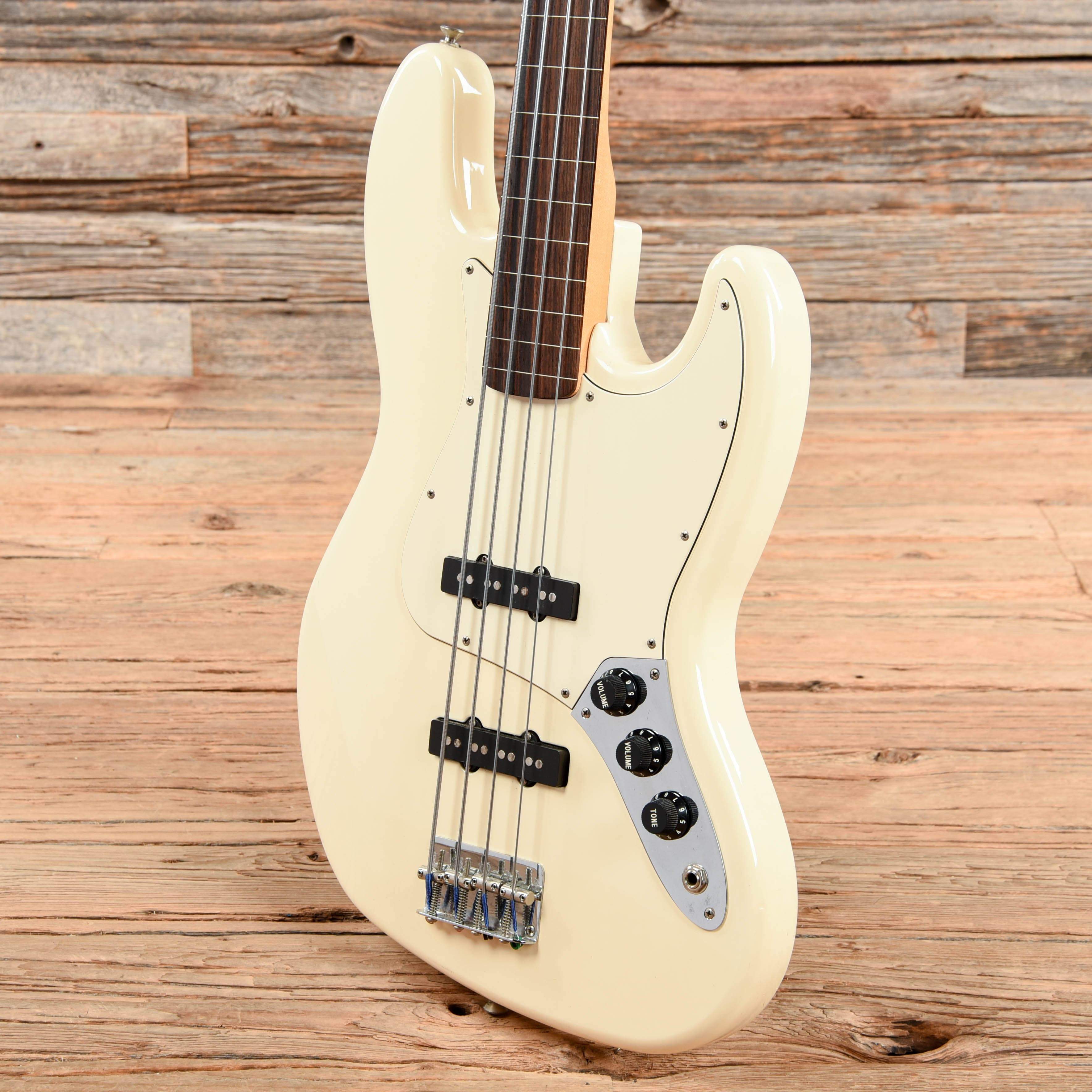 Fender Standard Jazz Bass Olympic White 1997 – Chicago Music Exchange