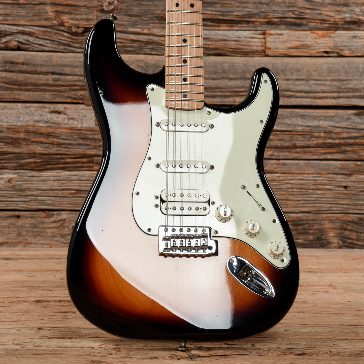Fender Standard Stratocaster 3-Tone Sunburst 2015 Electric Guitars / Solid Body