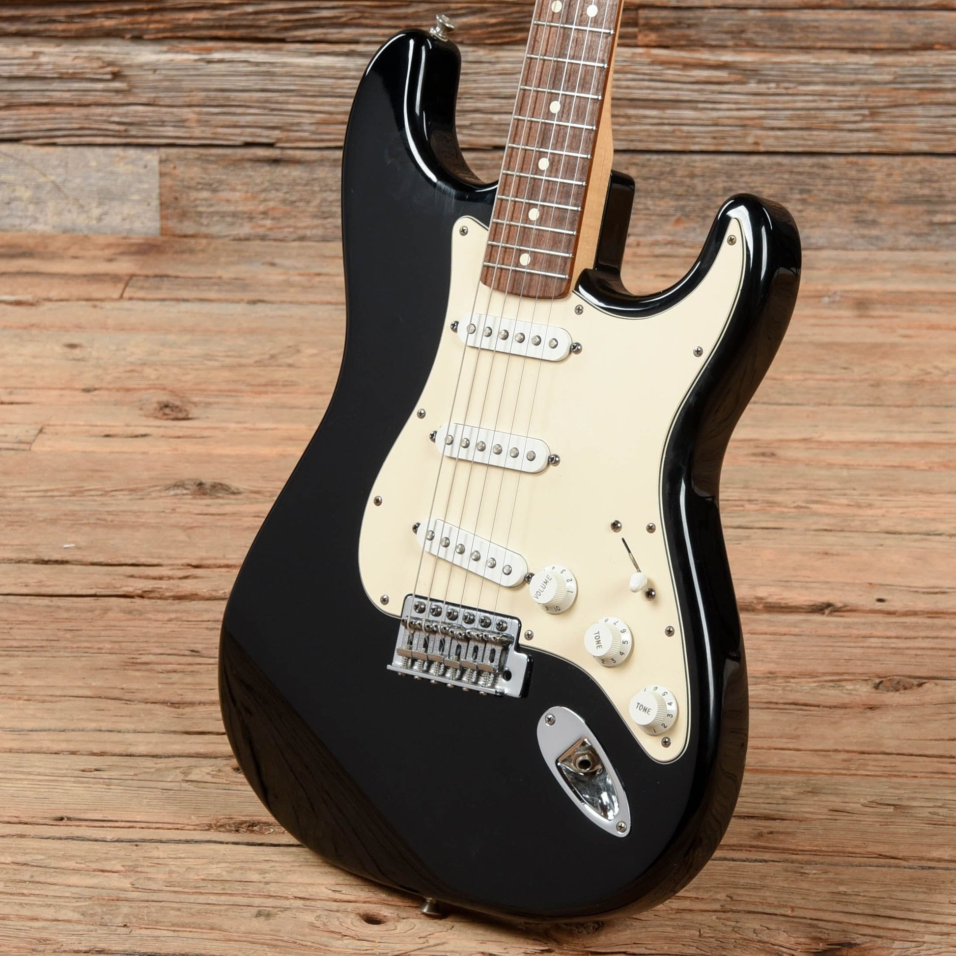 Fender Standard Stratocaster Black 2002 Electric Guitars / Solid Body