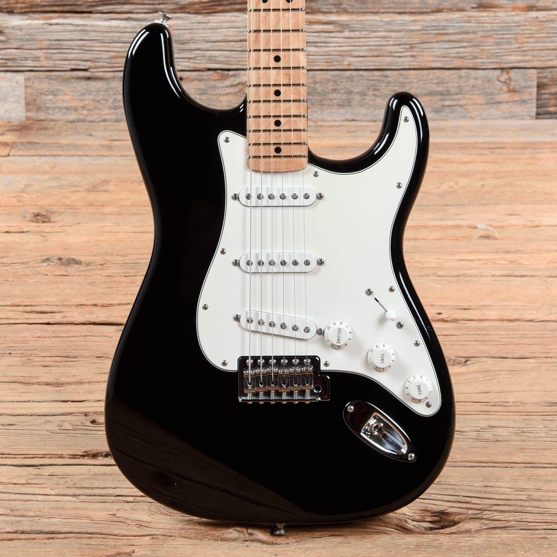 Fender Standard Stratocaster Black 2006 Electric Guitars / Solid Body