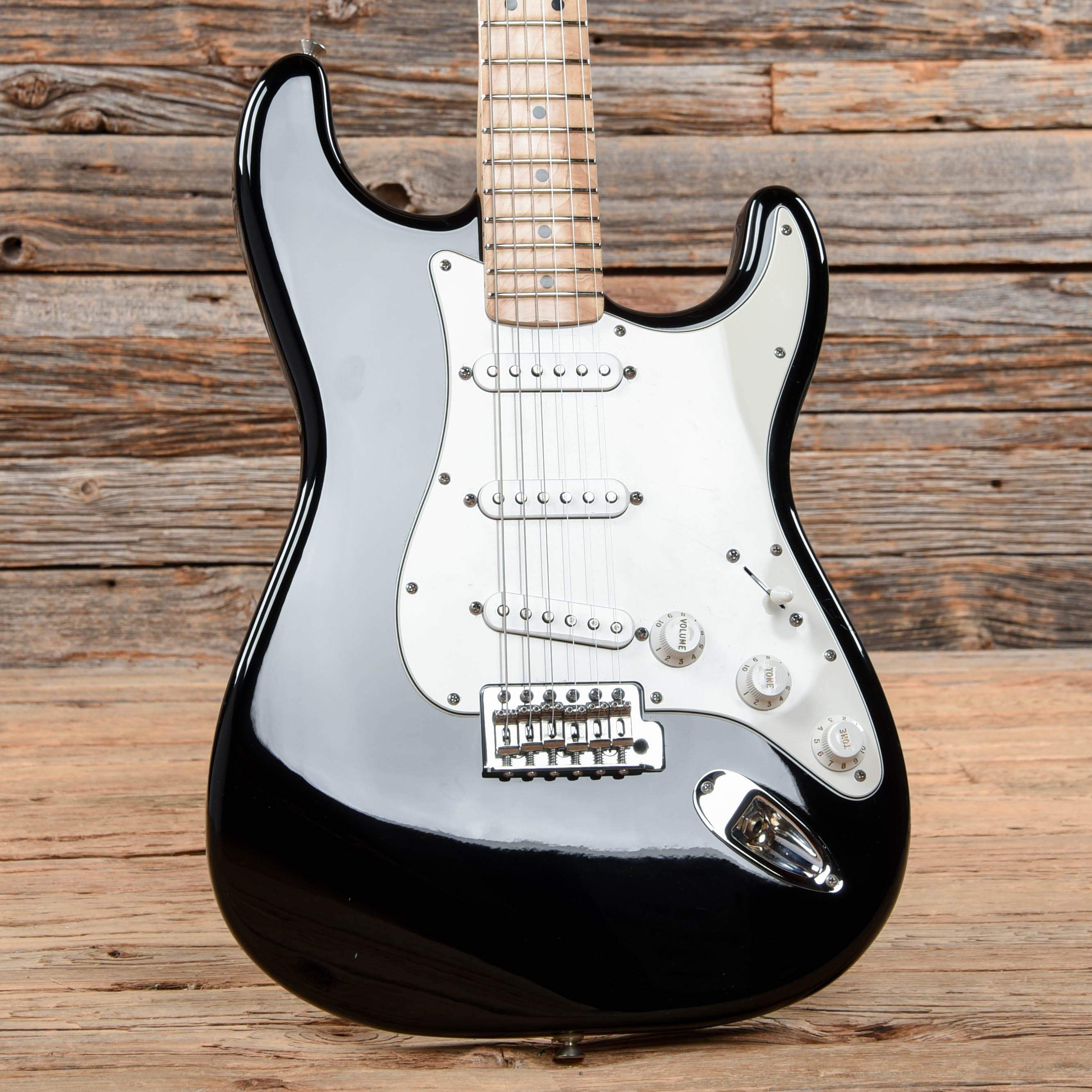 Fender Standard Stratocaster Black 2006 Electric Guitars / Solid Body