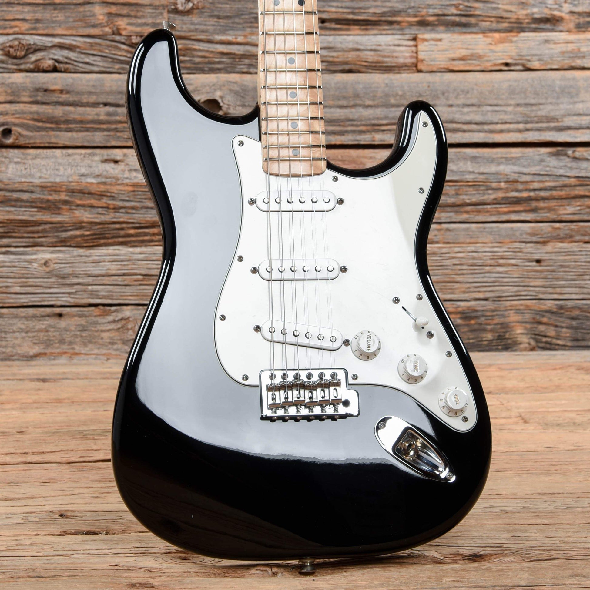 Fender Standard Stratocaster Black 2006 Electric Guitars / Solid Body