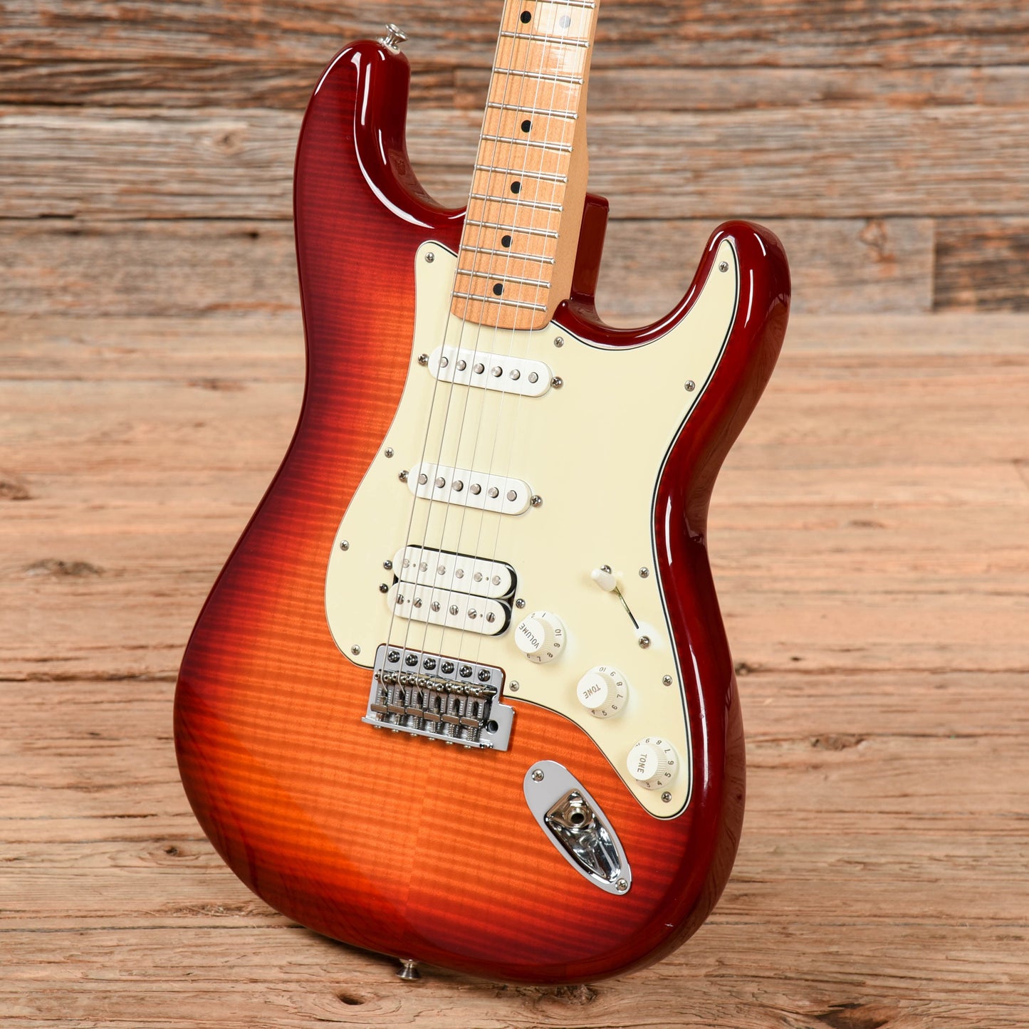 Fender Standard Stratocaster HSS Plus Top Sienna Sunburst 2017 Electric Guitars / Solid Body