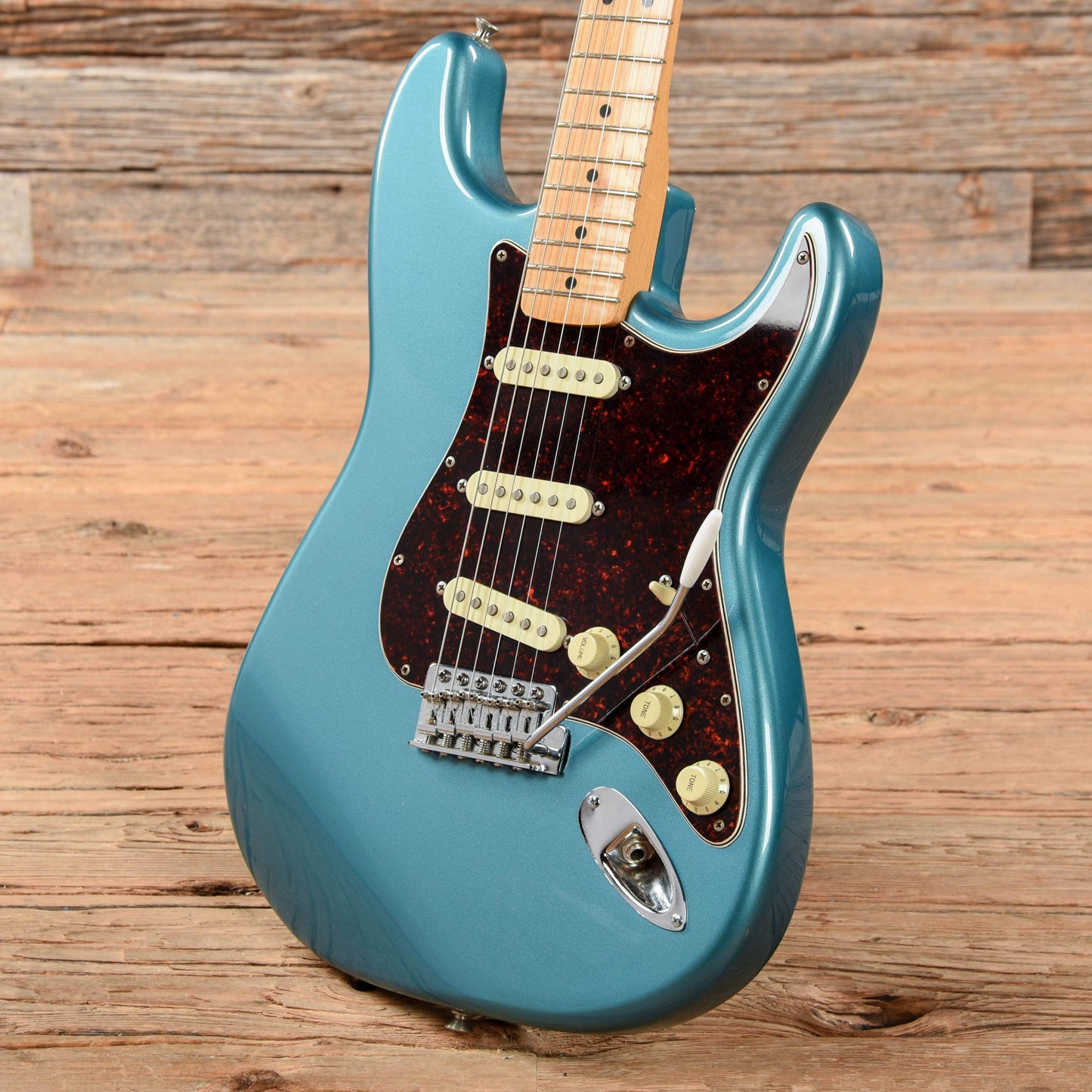 Fender Standard Stratocaster Lake Placid Blue 1992 Electric Guitars / Solid Body