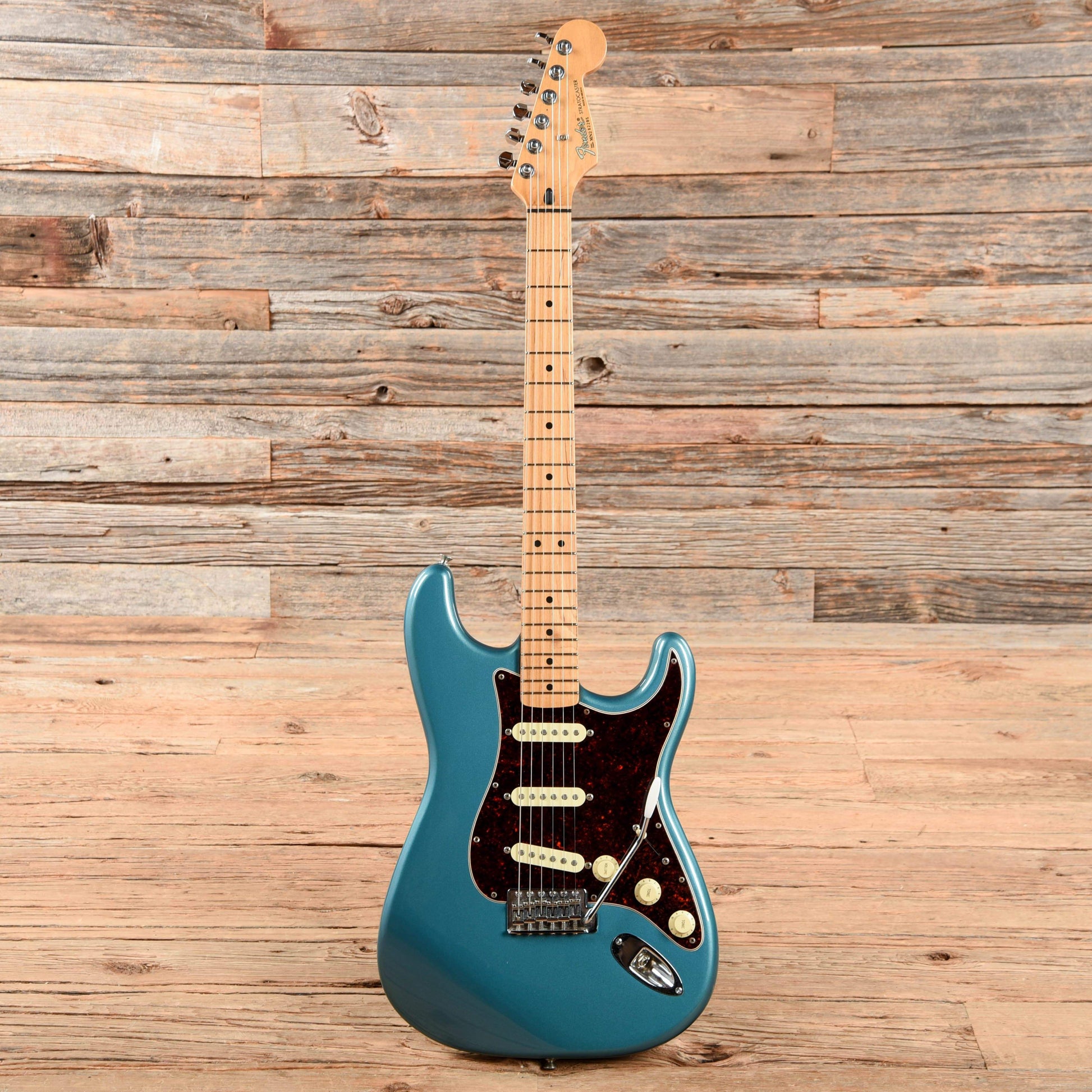 Fender Standard Stratocaster Lake Placid Blue 1992 Electric Guitars / Solid Body