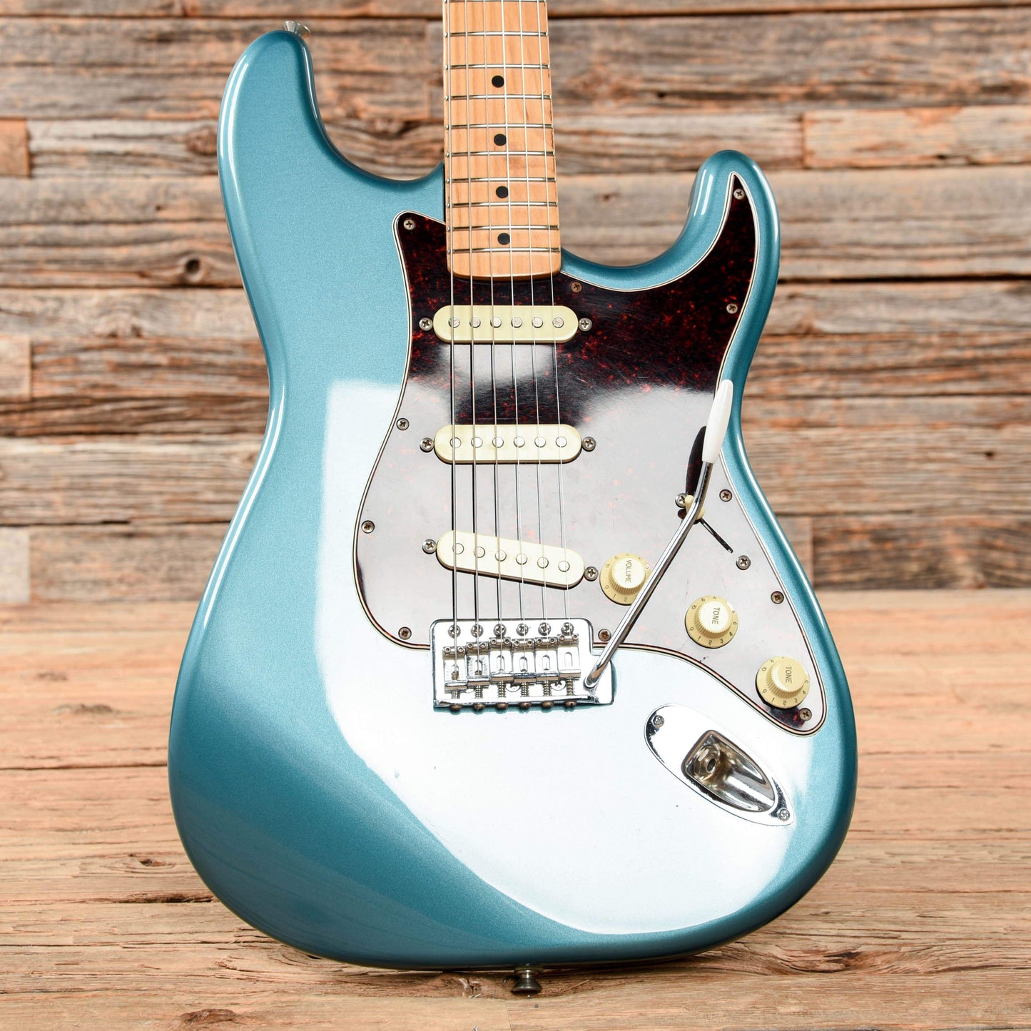 Fender Standard Stratocaster Lake Placid Blue 1992 Electric Guitars / Solid Body