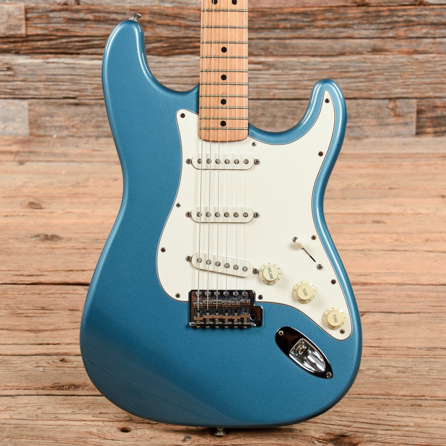 Fender Standard Stratocaster Lake Placid Blue 1996 Electric Guitars / Solid Body