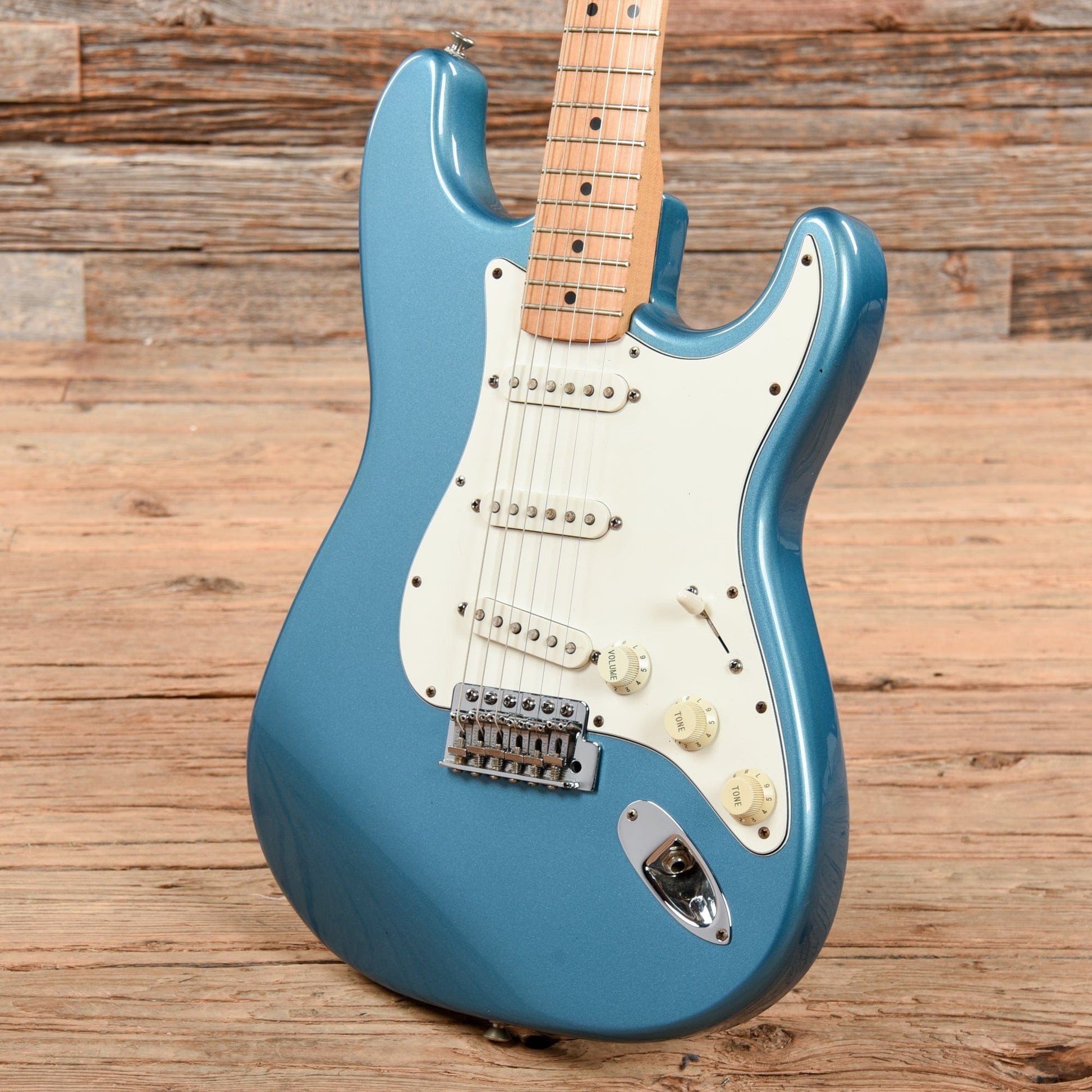 Fender Standard Stratocaster Lake Placid Blue 1996 Electric Guitars / Solid Body
